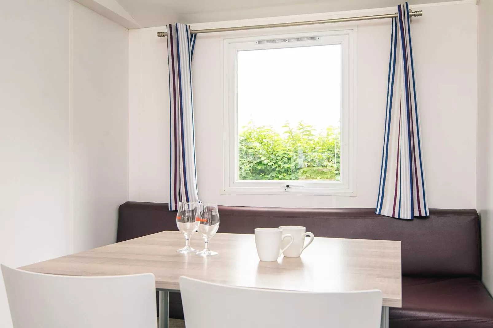 Mobile homes til 4 personer, medbad-Binnen