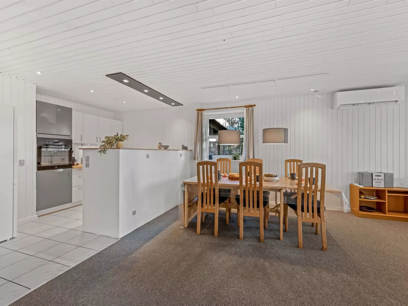 "Åsemarie" - 500m to the fjord-Binnen