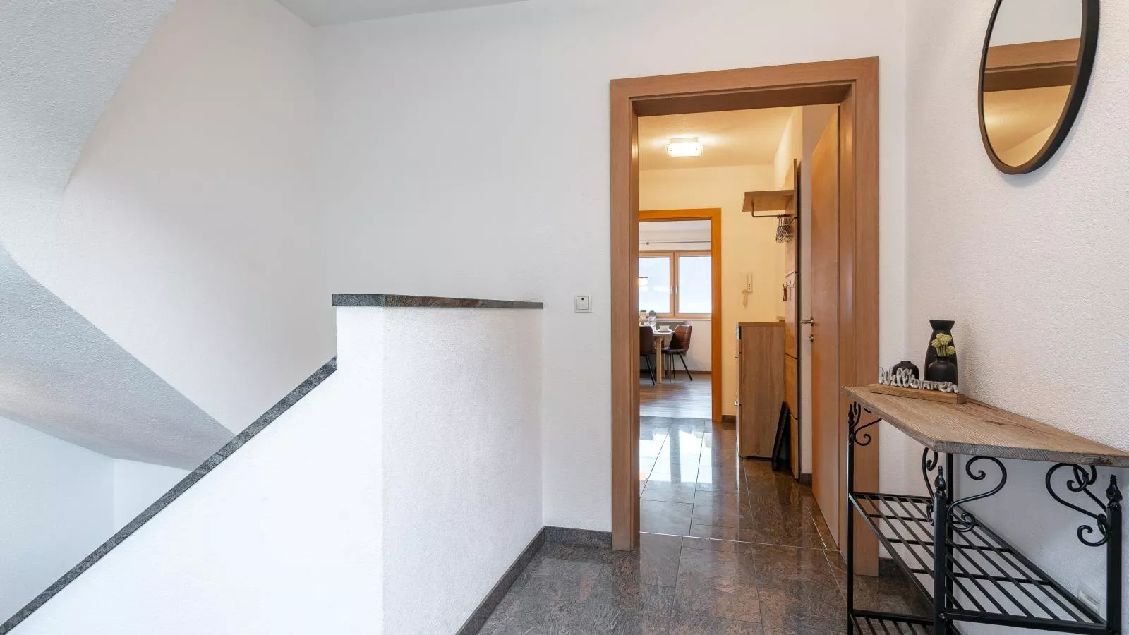 Schiestl - Hal-ontvangst