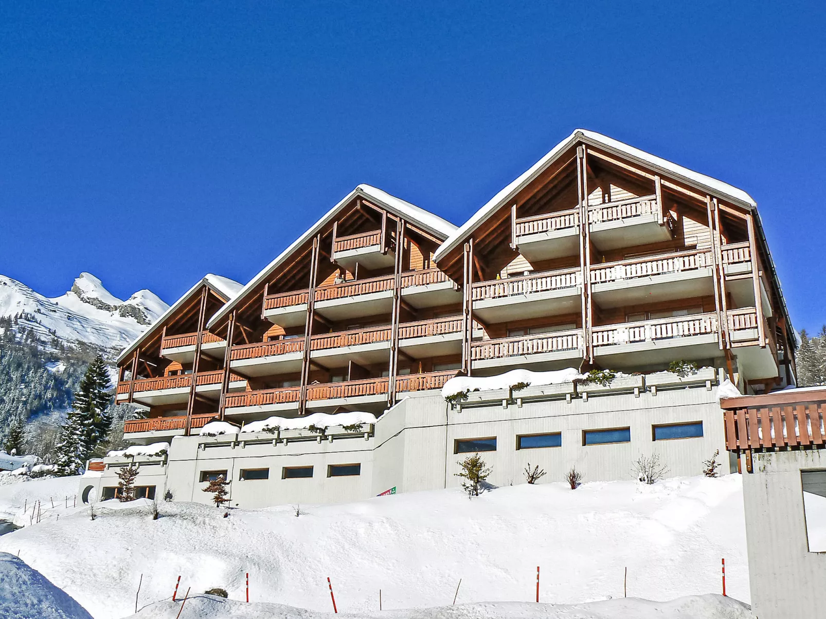 Eaux-Vives 205-Buiten