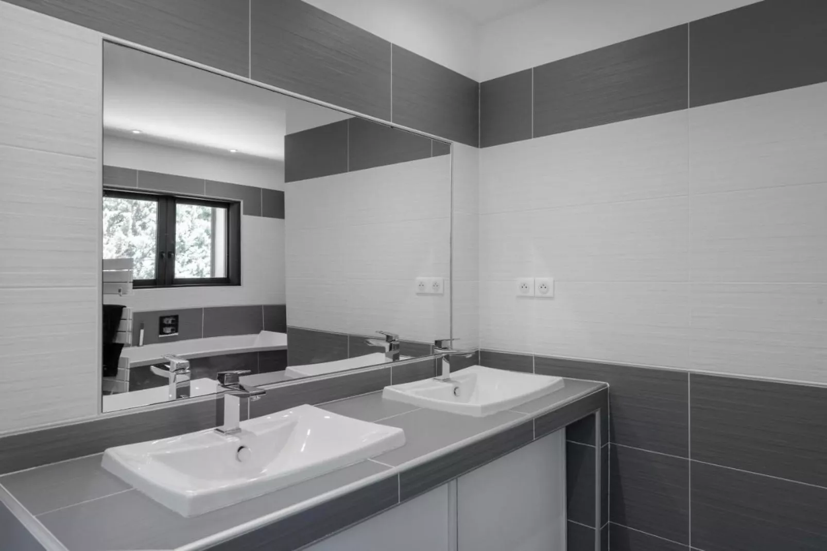 Villa avec piscine chauffée spa salle sport et cinéma-Badkamer