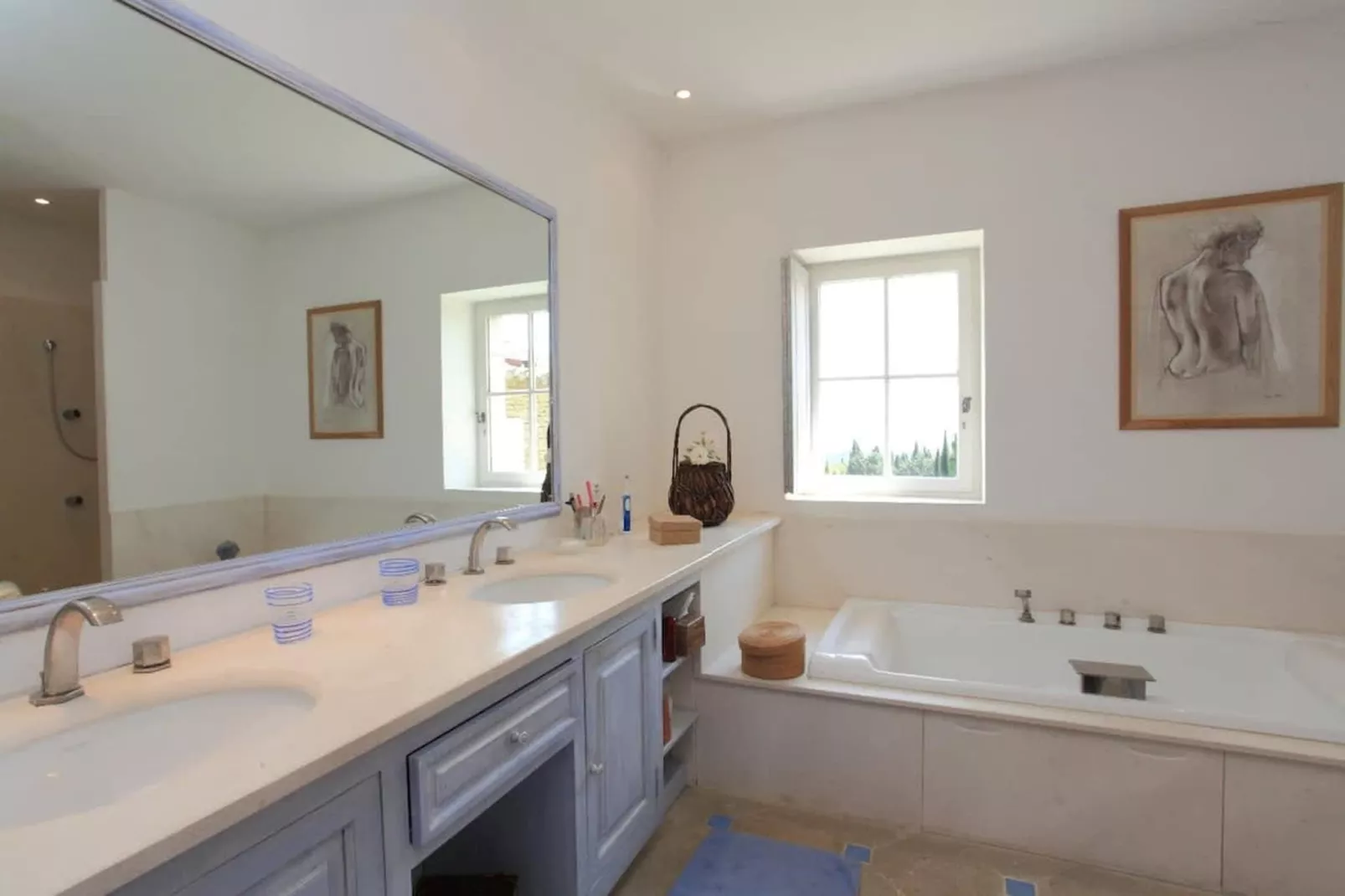 Bastide avec piscine 3 terrasses dans un écrin de verdure-Badkamer