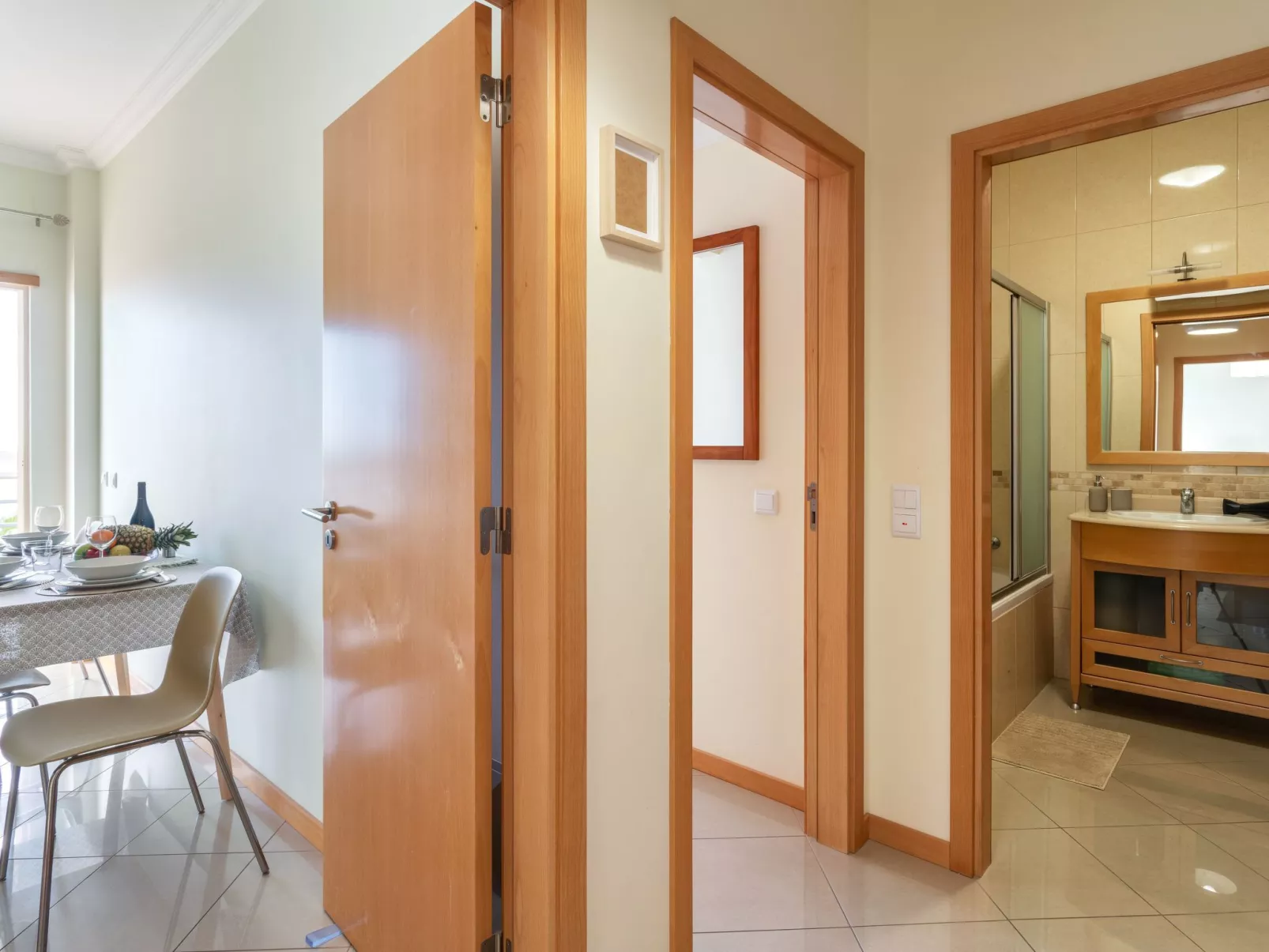 "Elena 1" mit Blick auf das Wasser - Image-tags.info