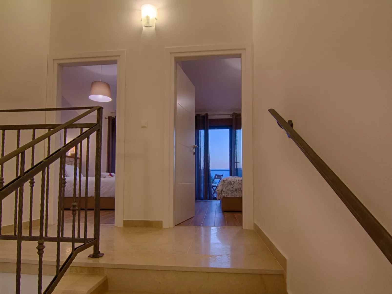 "Laura" mit Blick auf das Wasser - Image-tags.info