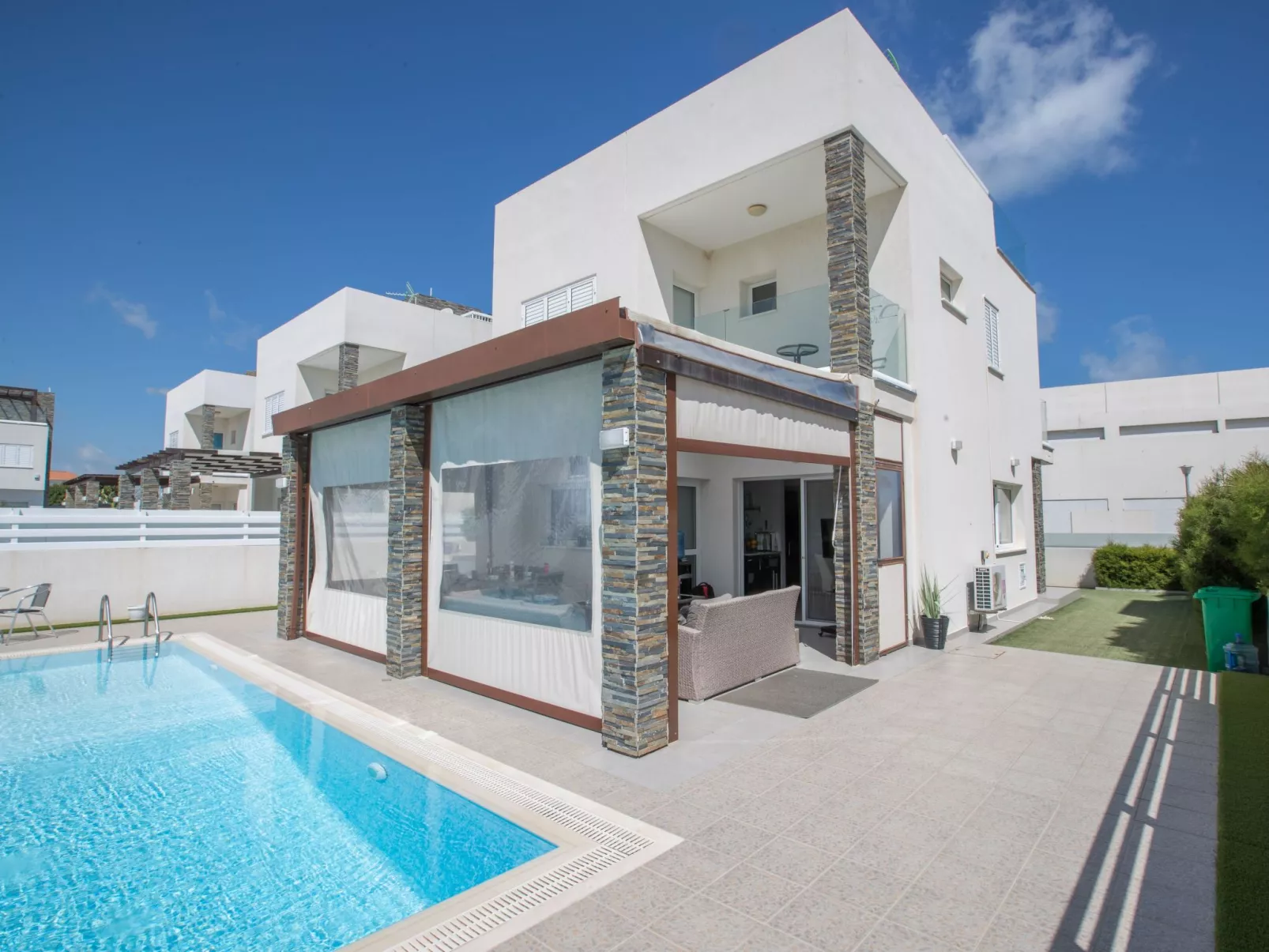 Moderne 4-Schlafzimmer-Villa im Zentrum von Protaras - Image-tags.info