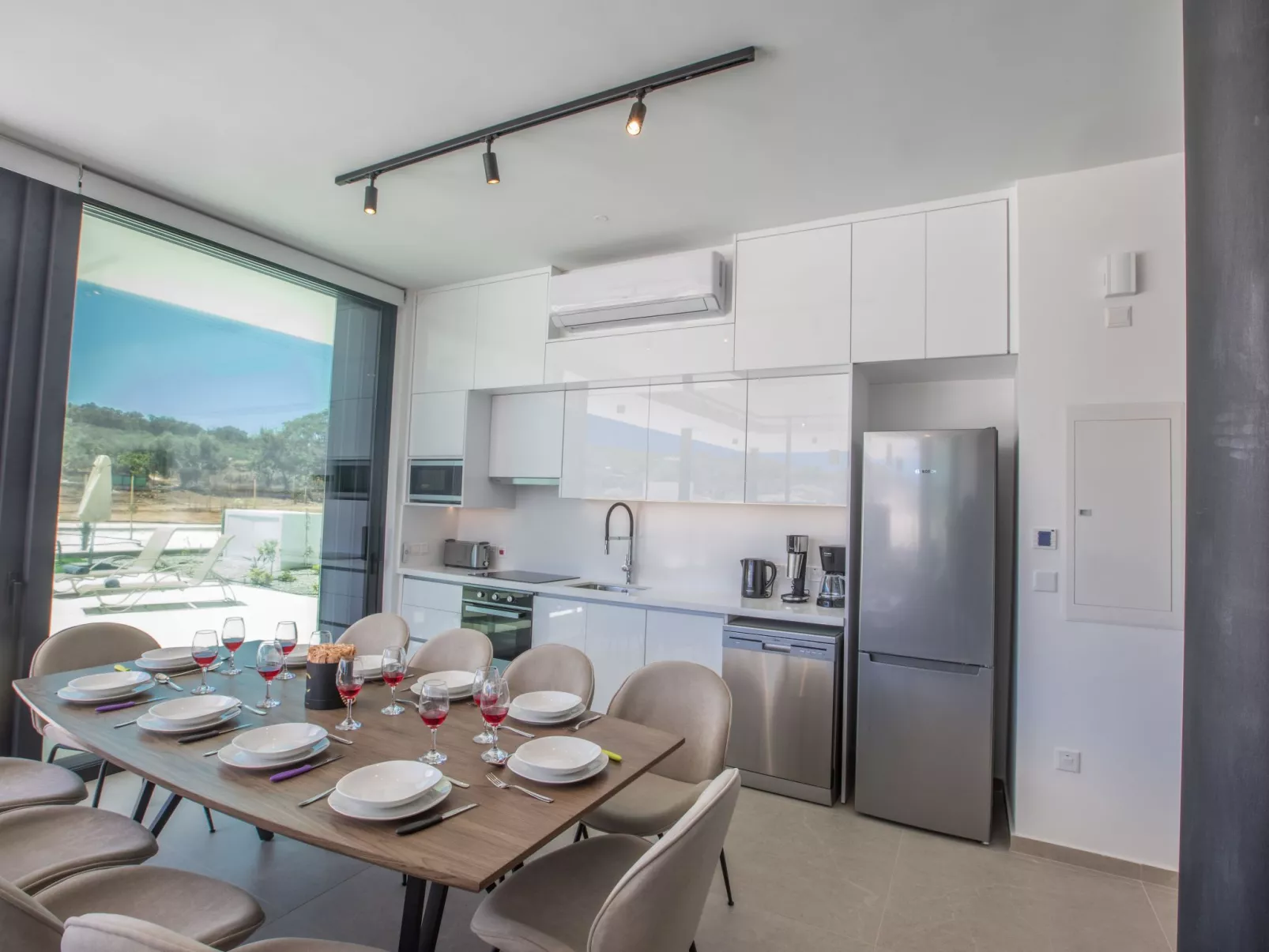 Geräumige Villa mit großem Garten und Pool - Image-tags.info