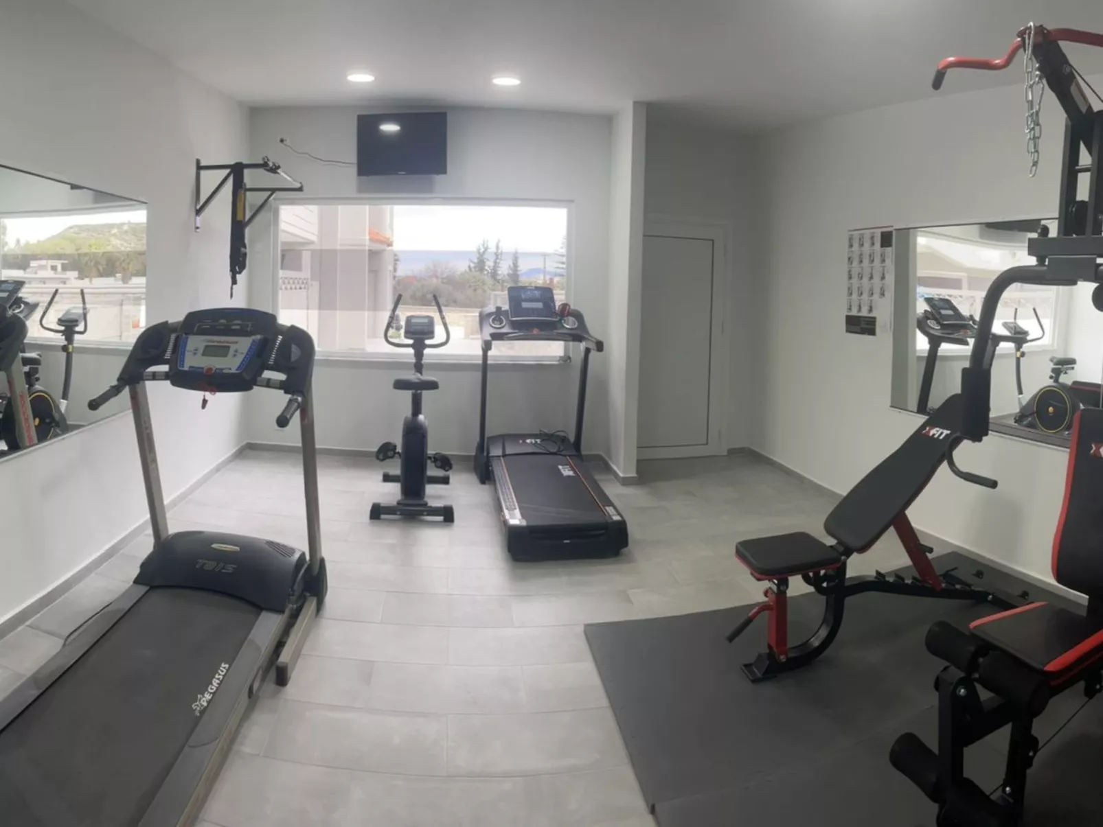 Artemis PoolFront - Binnen