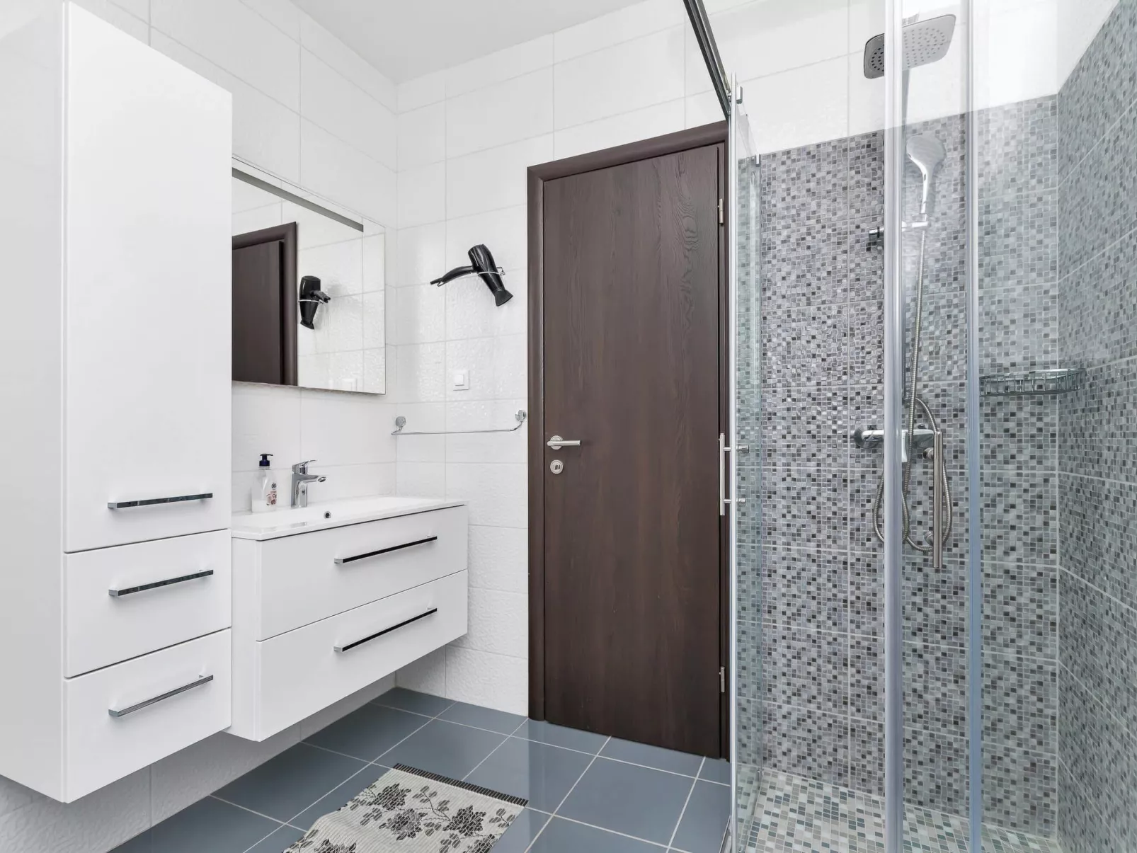 Villa Infinite mit Schwimmbad und Meerblick - Binnen