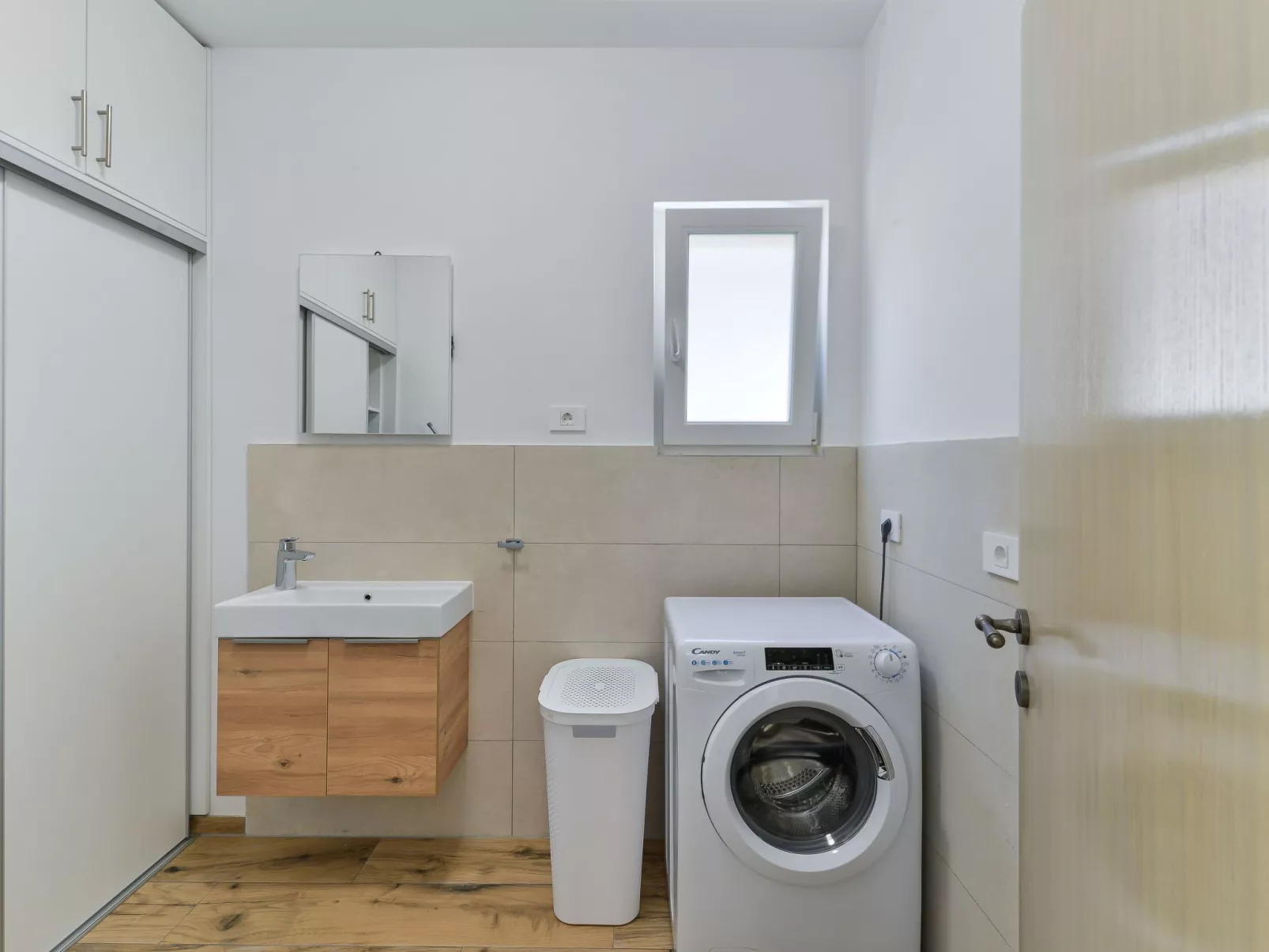 Neue Luxusvilla mit Schwimmbad, Sauna - Image-tags.info