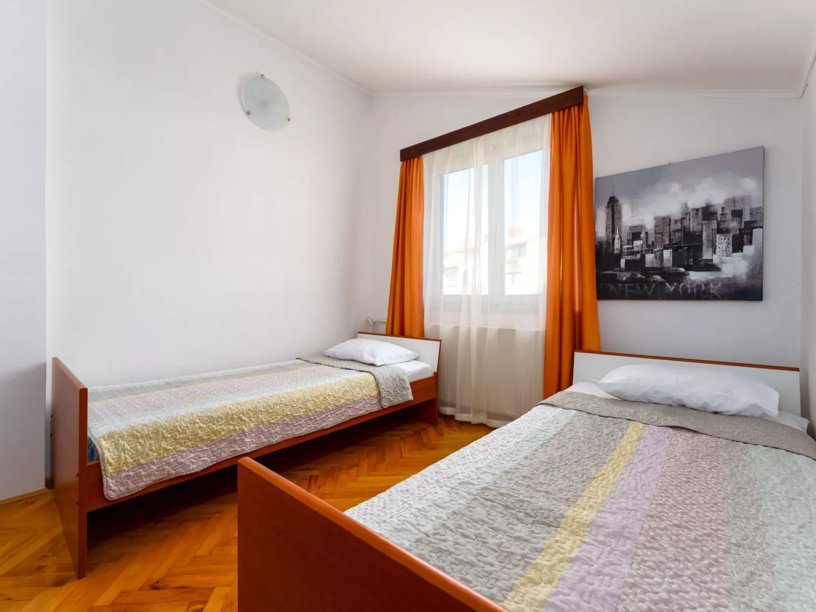 Mit Pool, großer Garten - Image-tags.info