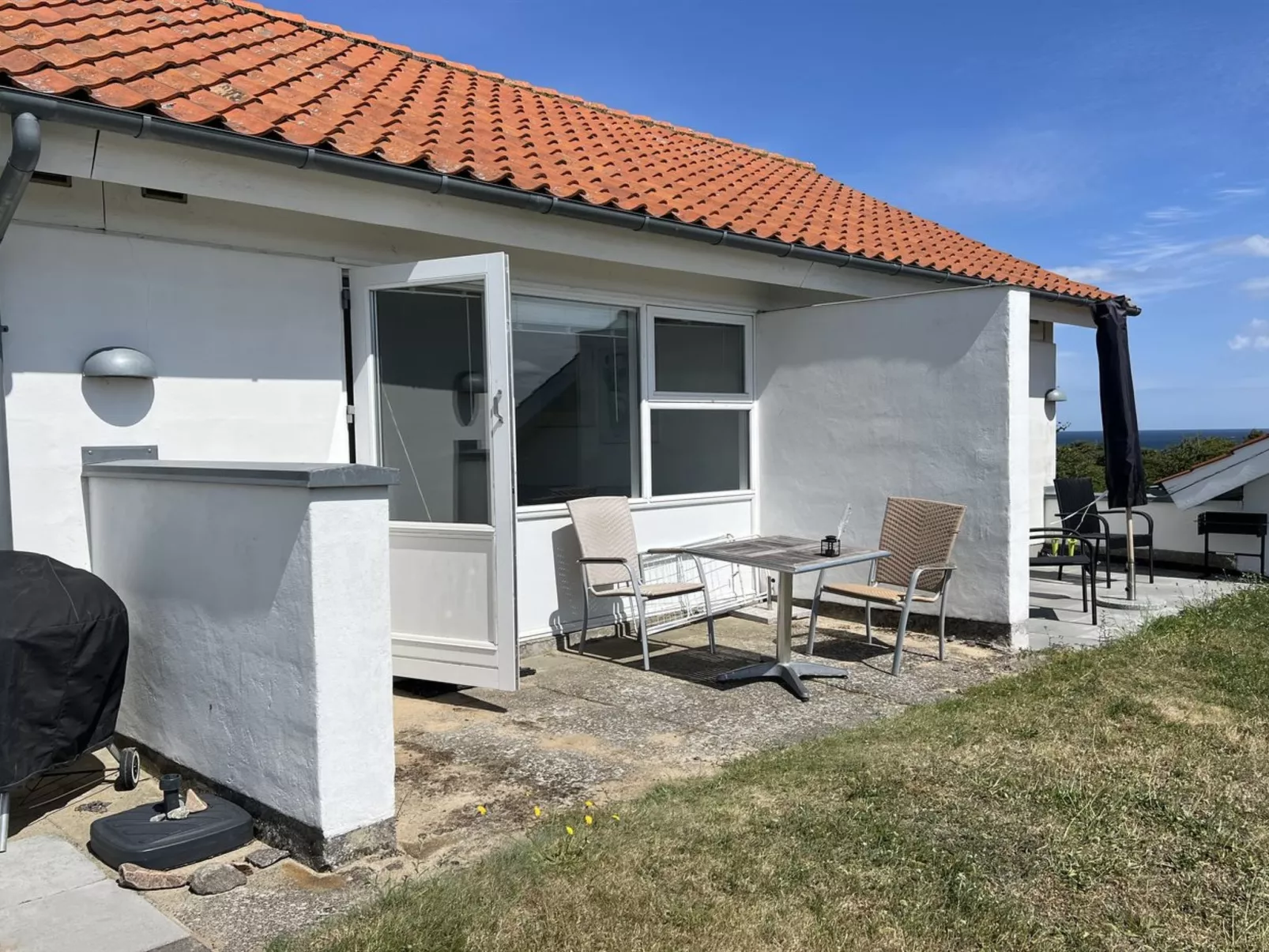 "Kirsti" - 300m from the sea - Buiten