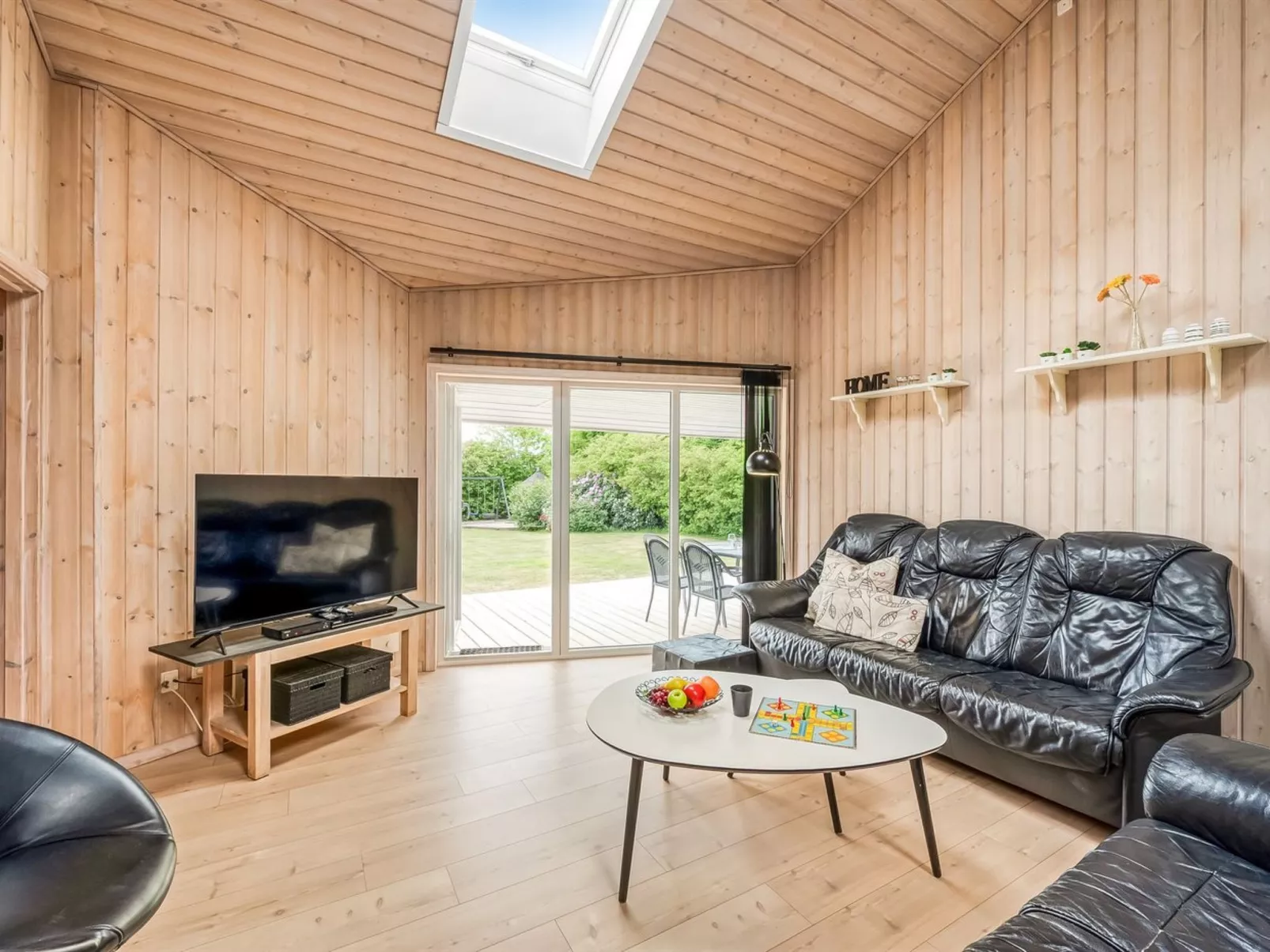 "Yorick" - 350m to the fjord - Binnen