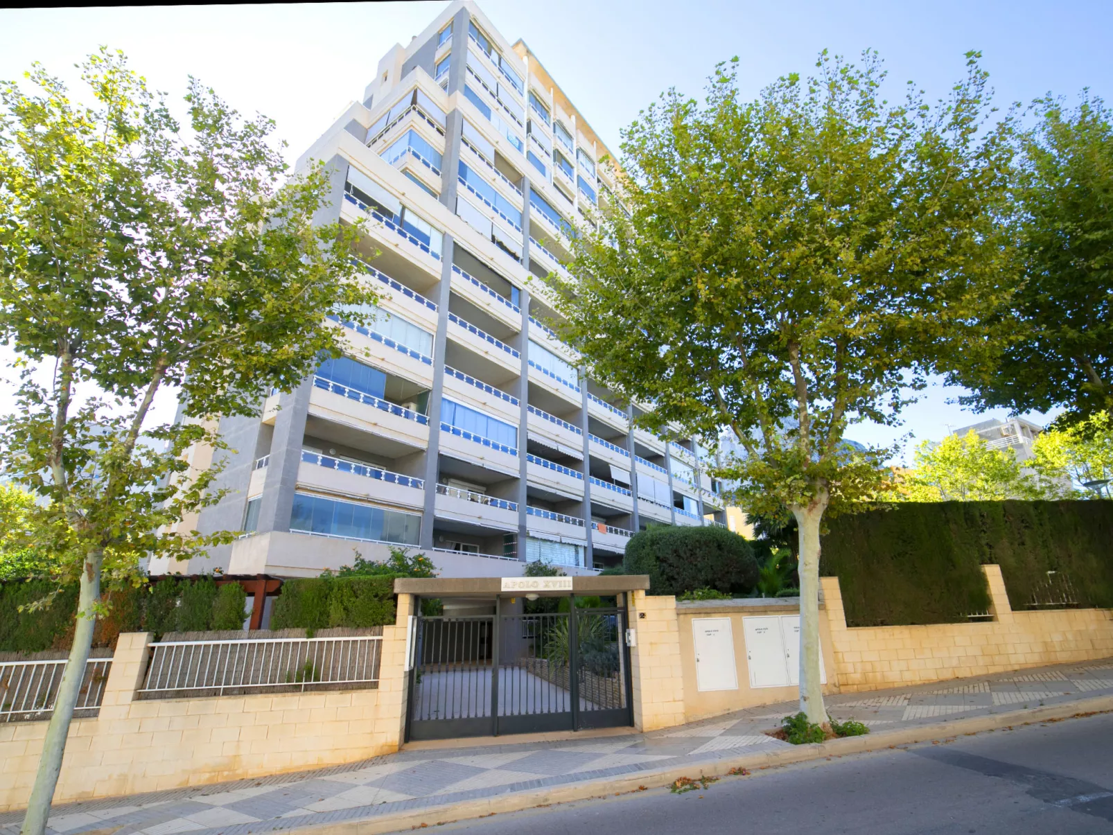 Apolo XVIII - Buiten