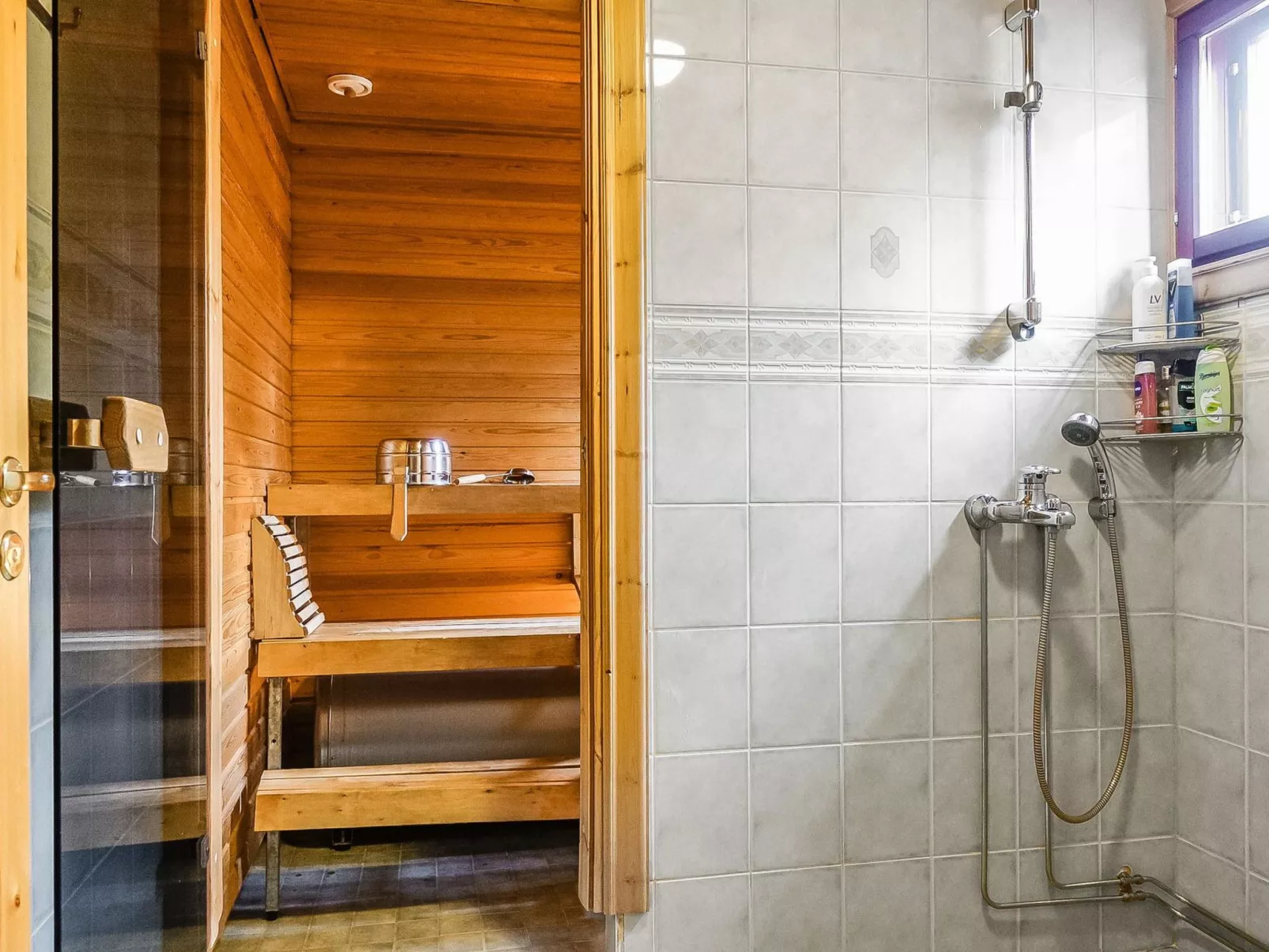 Luongasloma 2 - Binnen