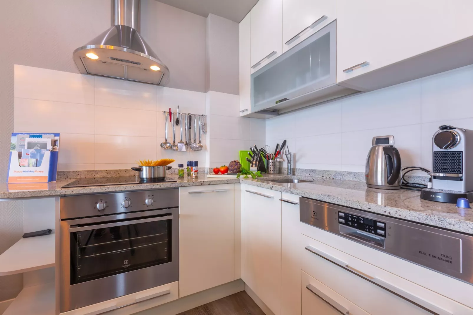 RESIDENCE PORTO LETIZIA - PALACE-1ROOM APT 4 PAX LAKE VIEW DELUXE 8206 - P1LD4 - Keuken