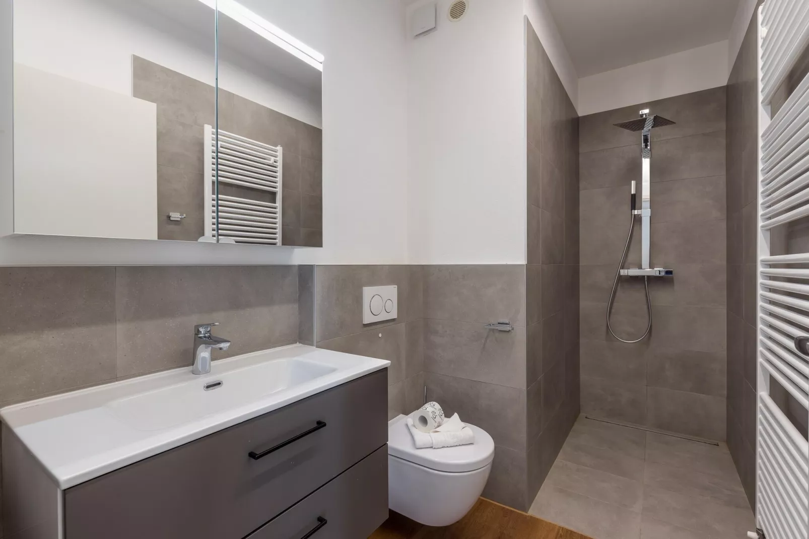 RESIDENCE PORTO LETIZIA - VILLAS-BILOCALE 4 PAX VISTA LAGO PLUS 8215 - V1LP4 - Badkamer