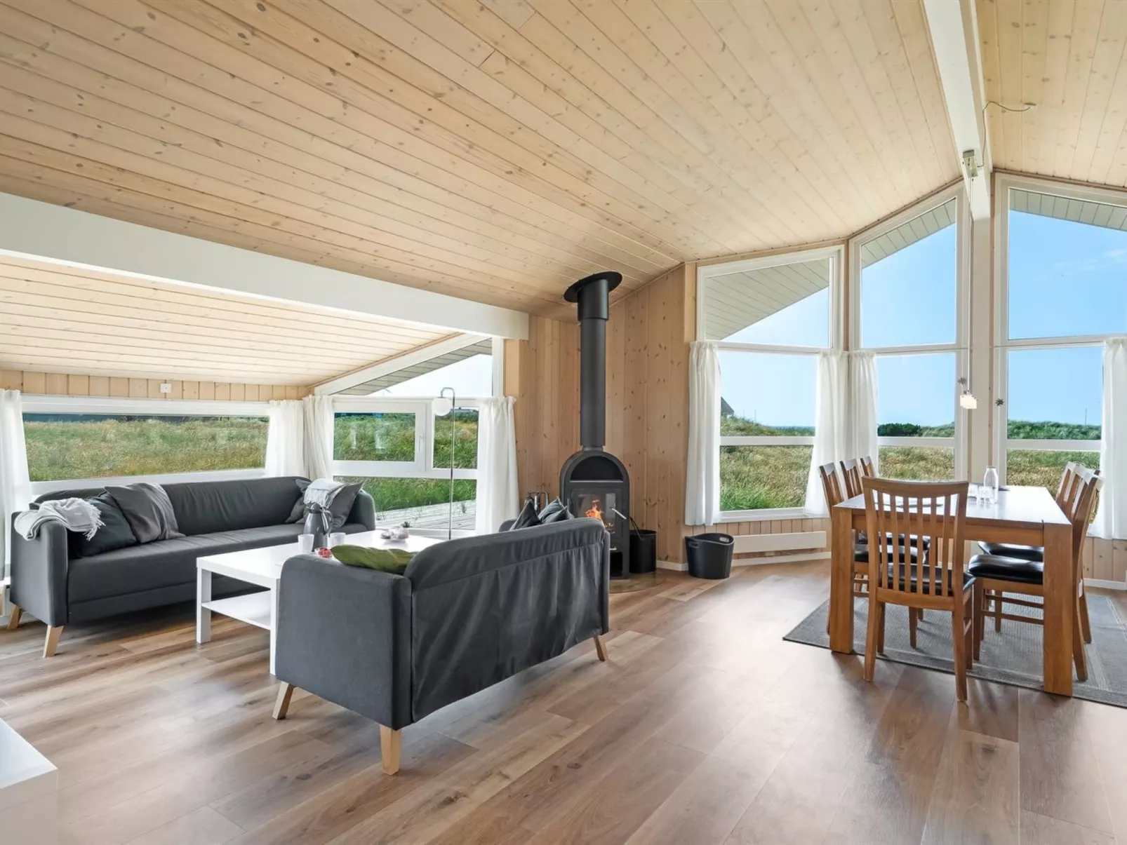 "Katla" - 400m from the sea - Binnen