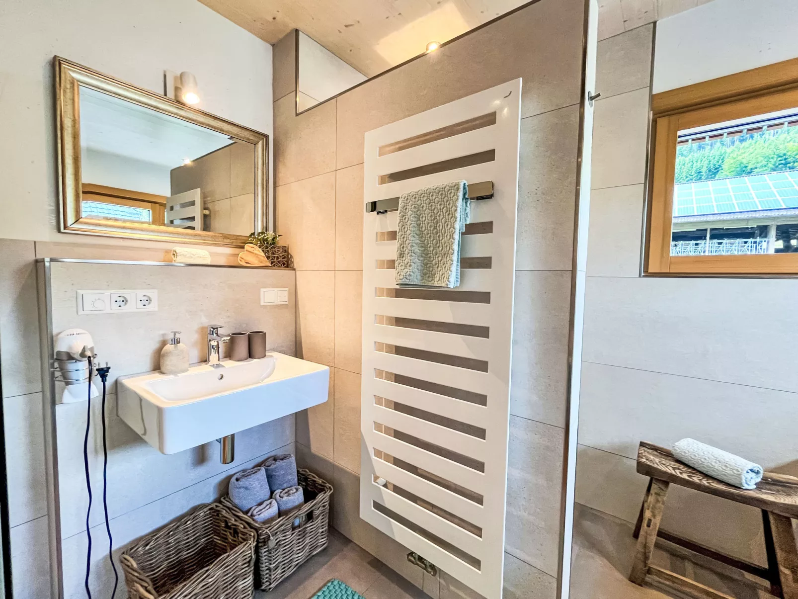 Kinast (HFT201)-Binnen