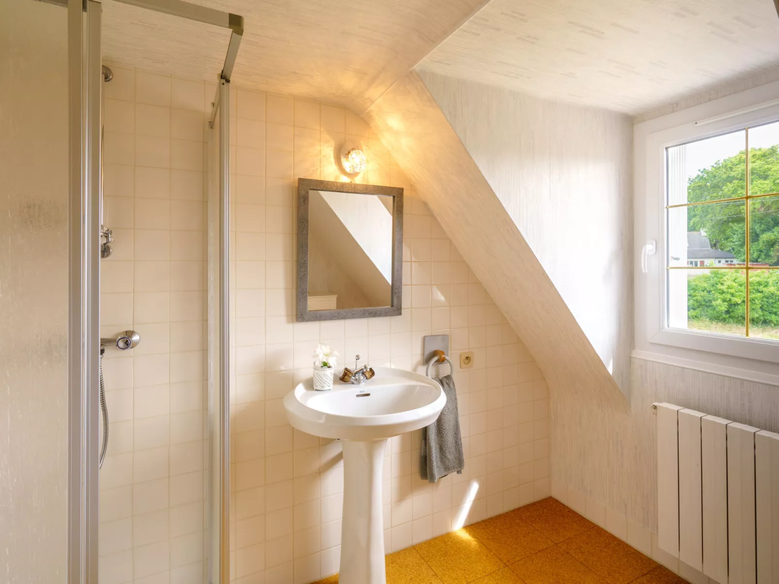 Les Volets Rouges - Binnen