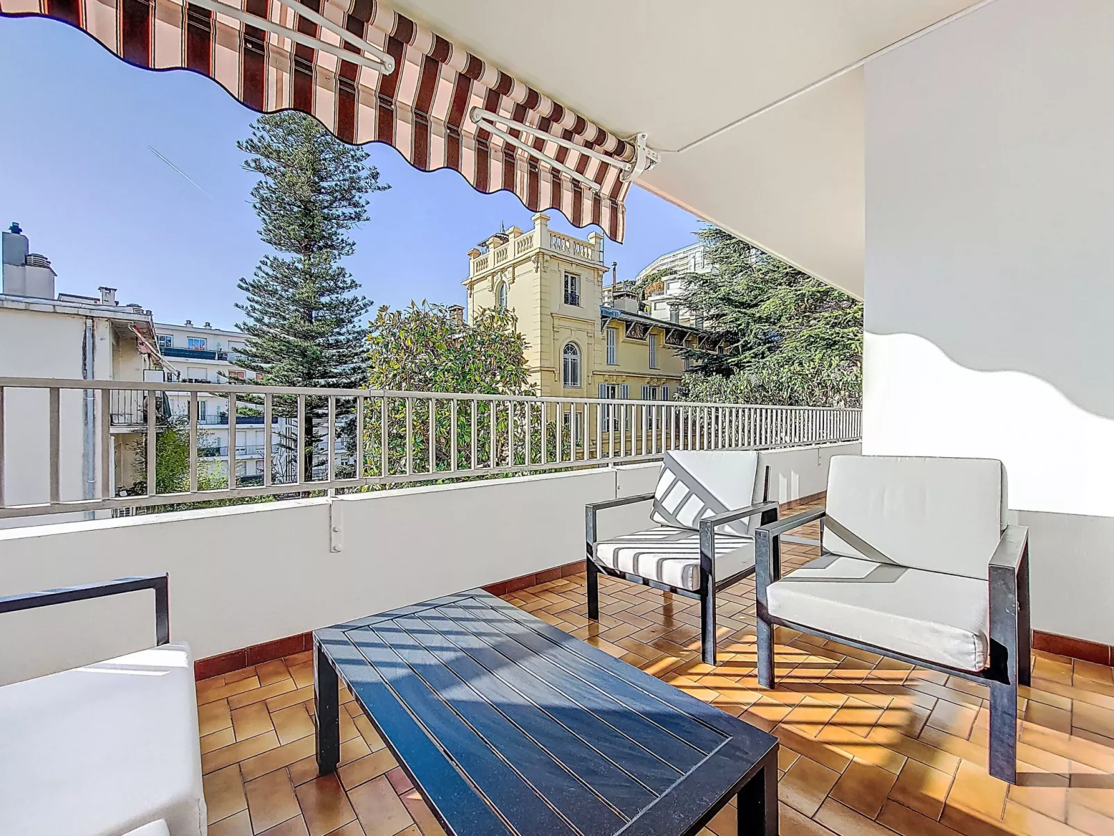 Le Clos tranquille-Buiten