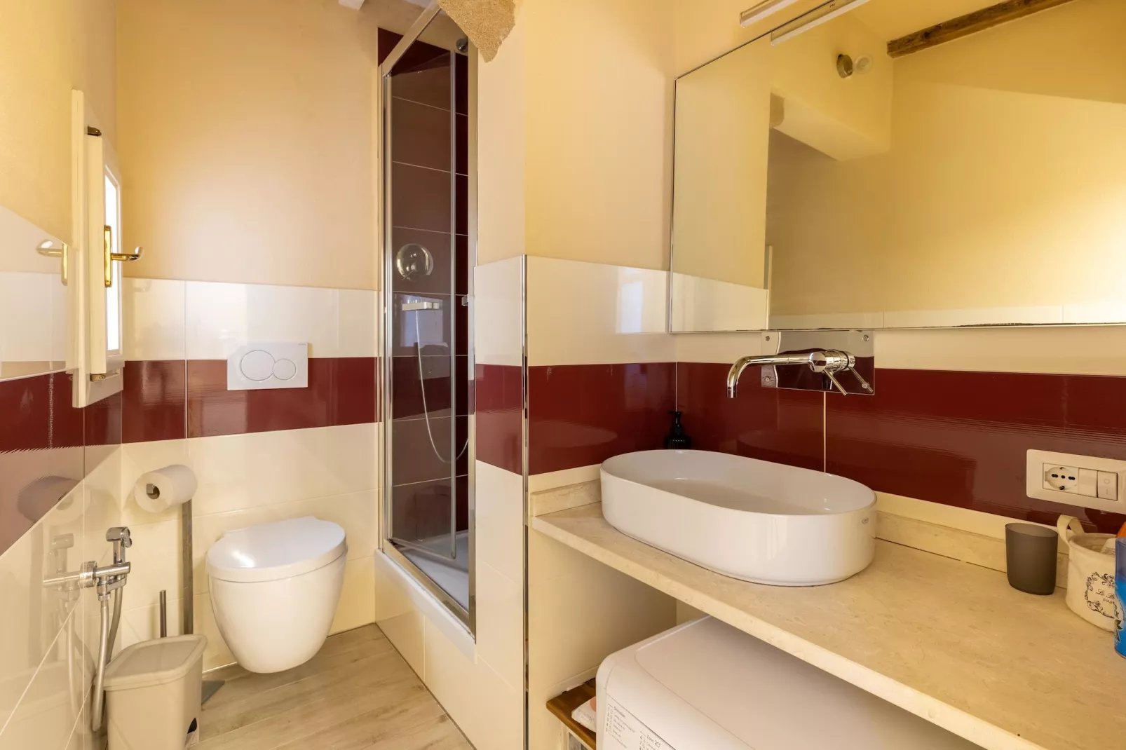 MONOLOCALE BURAGNA-Badkamer