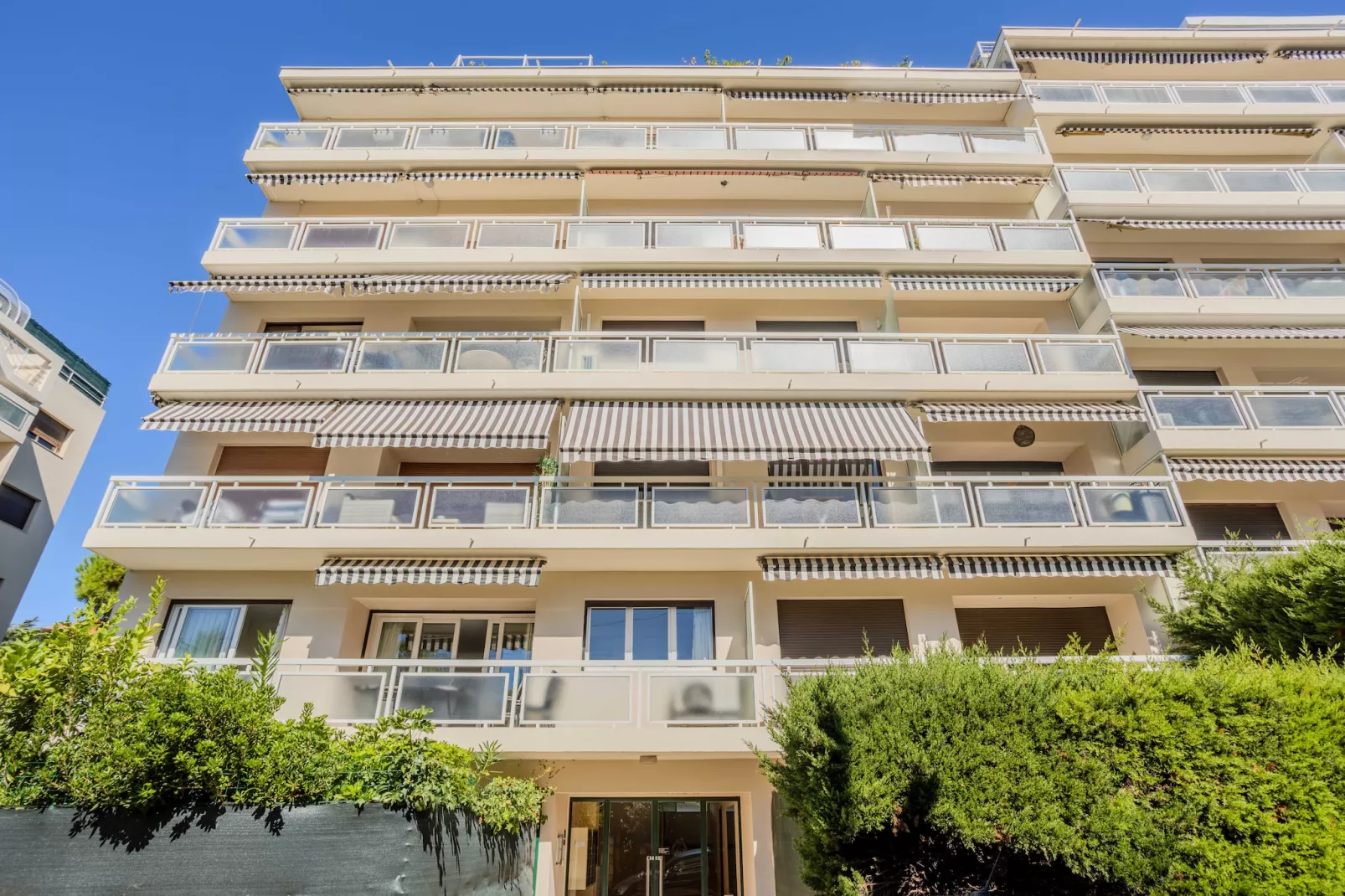 MB-2-PINS-M-Niet-getagd