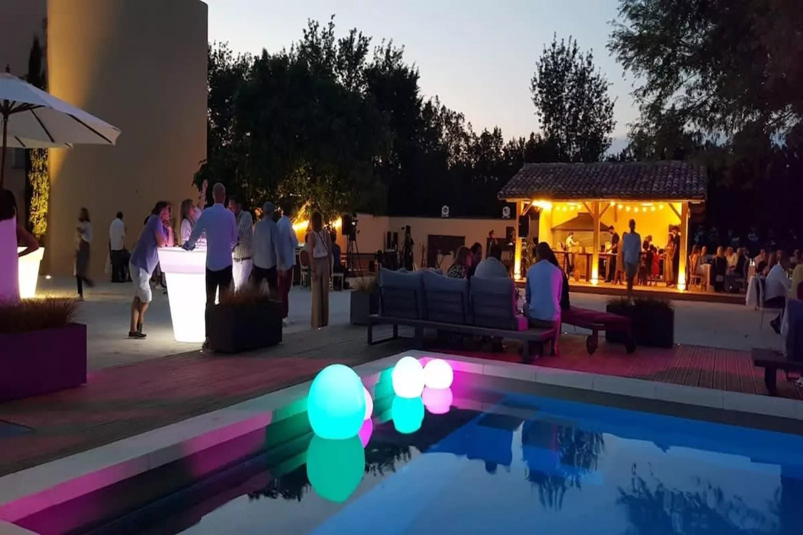 Charmant Mas Provençal avec piscine et jacuzzis-Zwembad