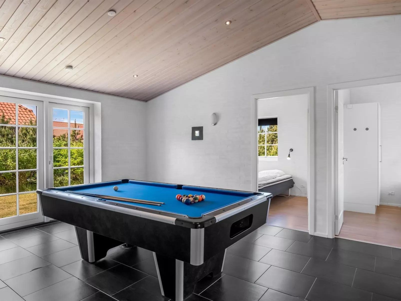 "Merit" - 3.2km from the sea - Binnen