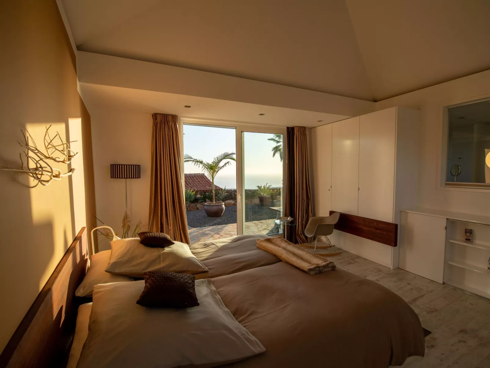 Moderne Architekten-Villa mit Infinity-Pool und Meerblick - Image-tags.info