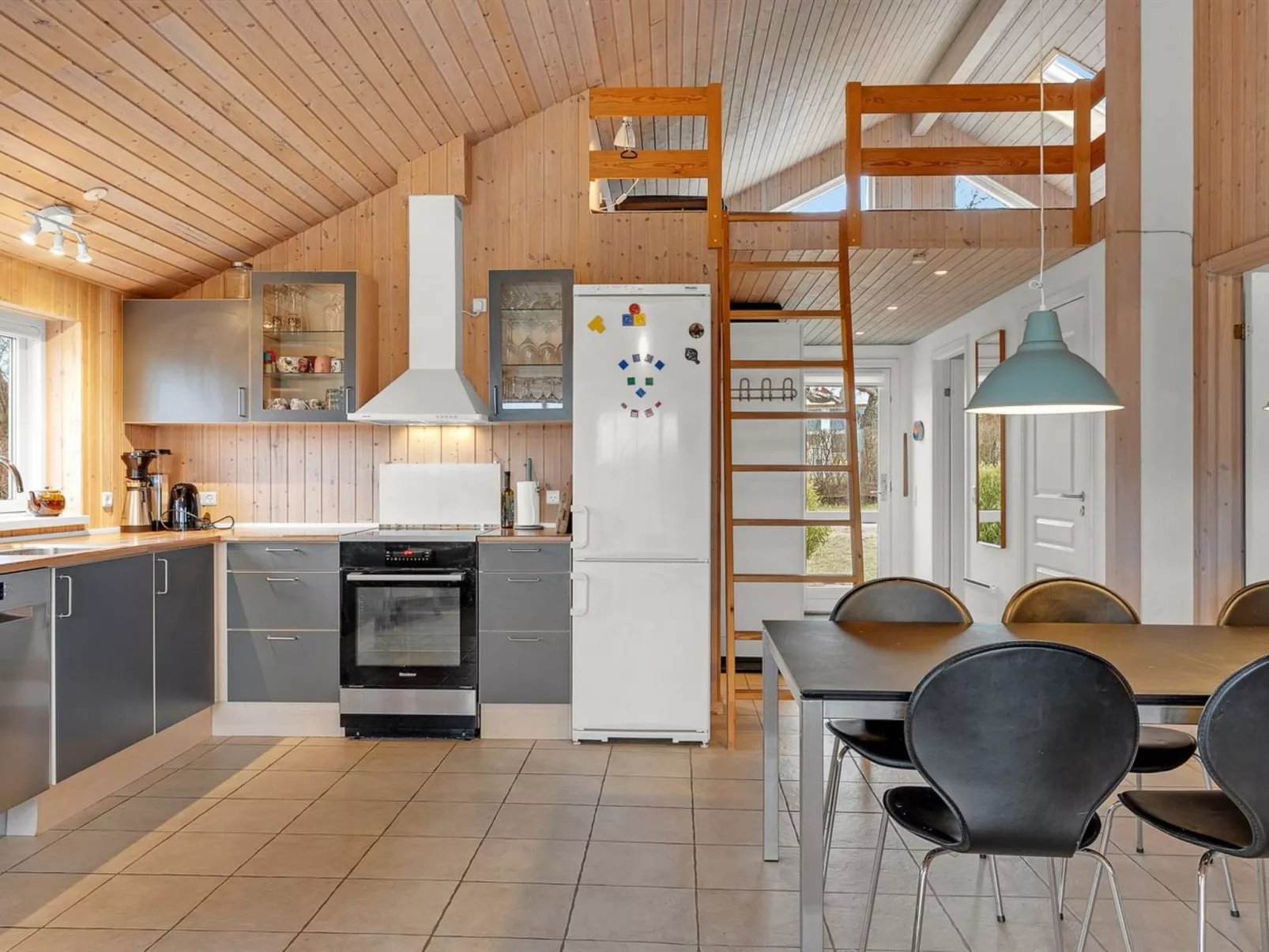 "Filisha" - 200m from the sea - Binnen