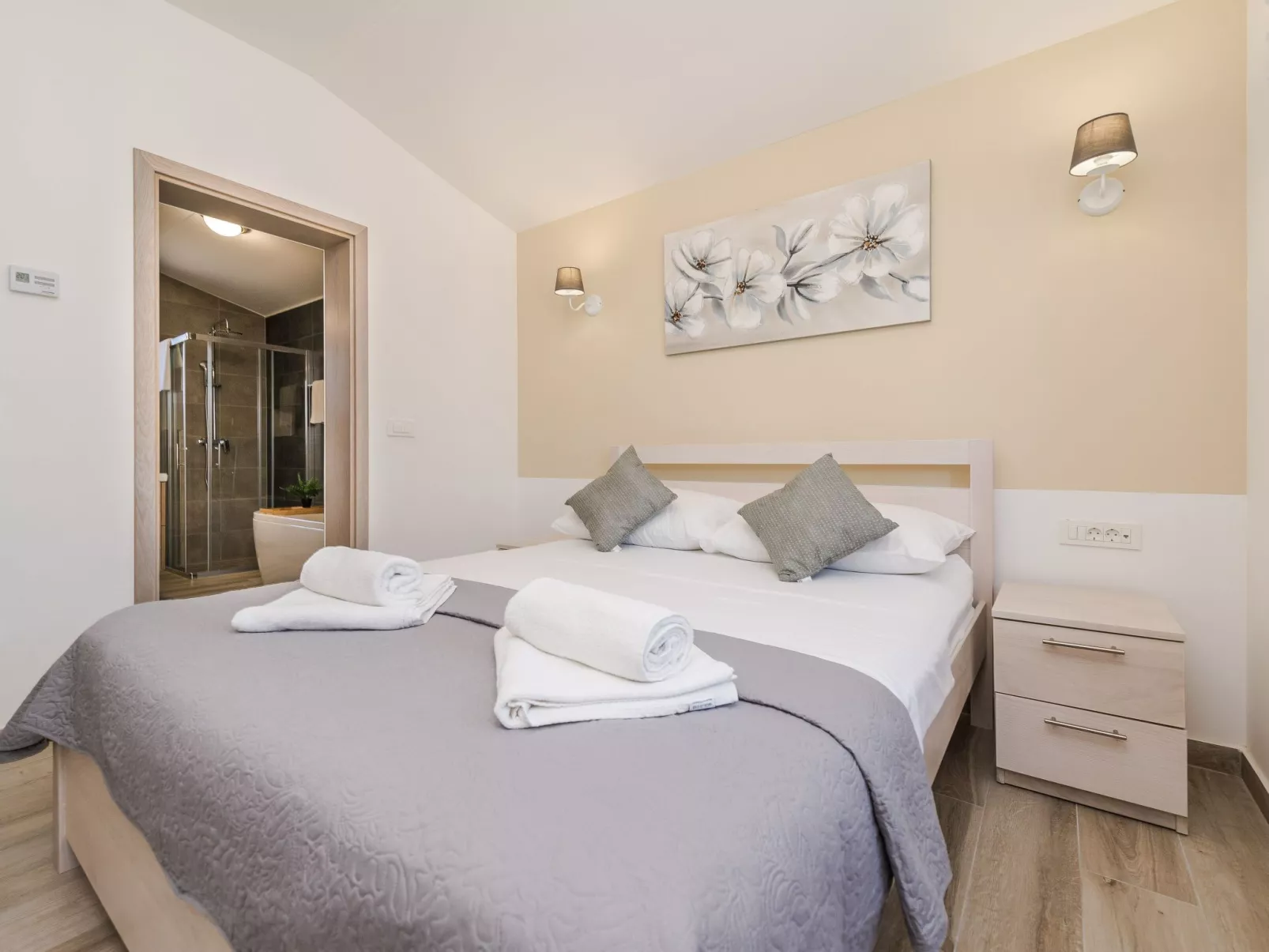 Neue Steinvilla mit beheiztem Pool in Strandnähe - Image-tags.info