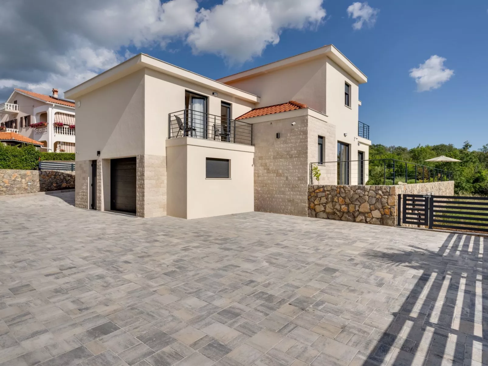 Schone Villa mit Pool, Meerblick, Strand - Image-tags.info