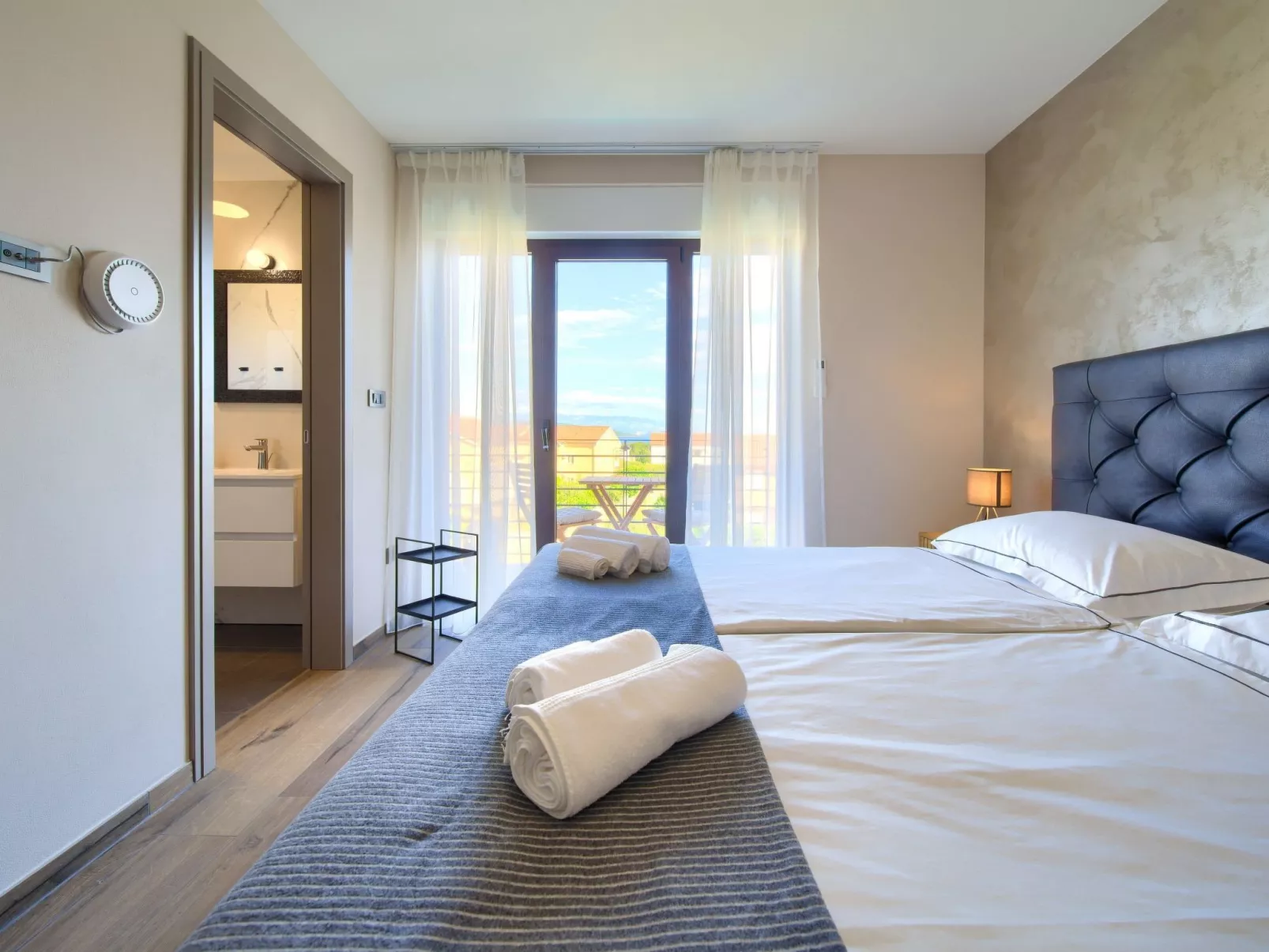 "Lana" mit Schwimmbad - Image-tags.info