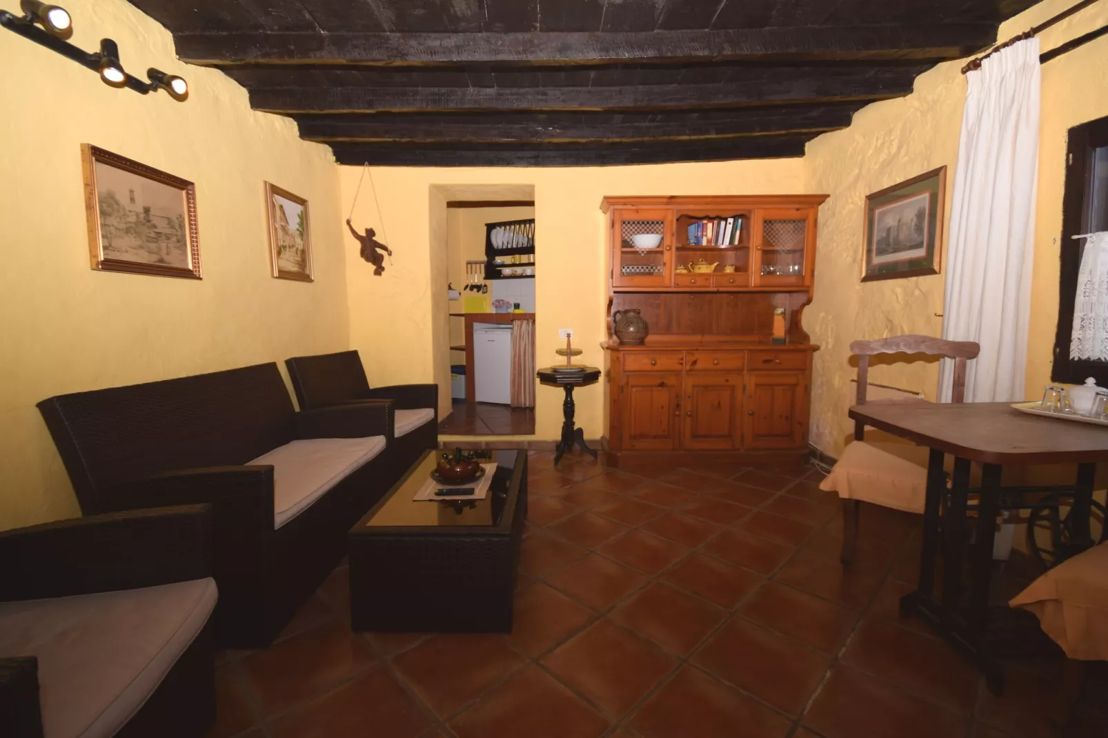 Apartamentos Monasterio de San Antonio 1 - Woonkamer