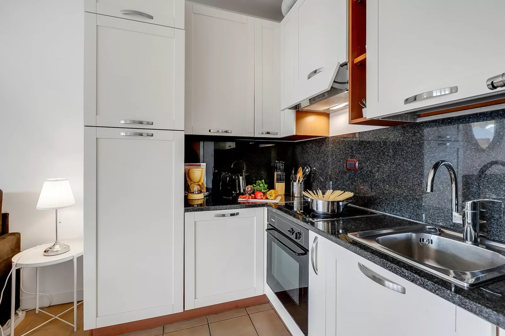 RESIDENCE PORTO LETIZIA - PALACE-1ROOM APT 4 PAX LAKE VIEW DELUXE 8206 - P1LD4 - Keuken