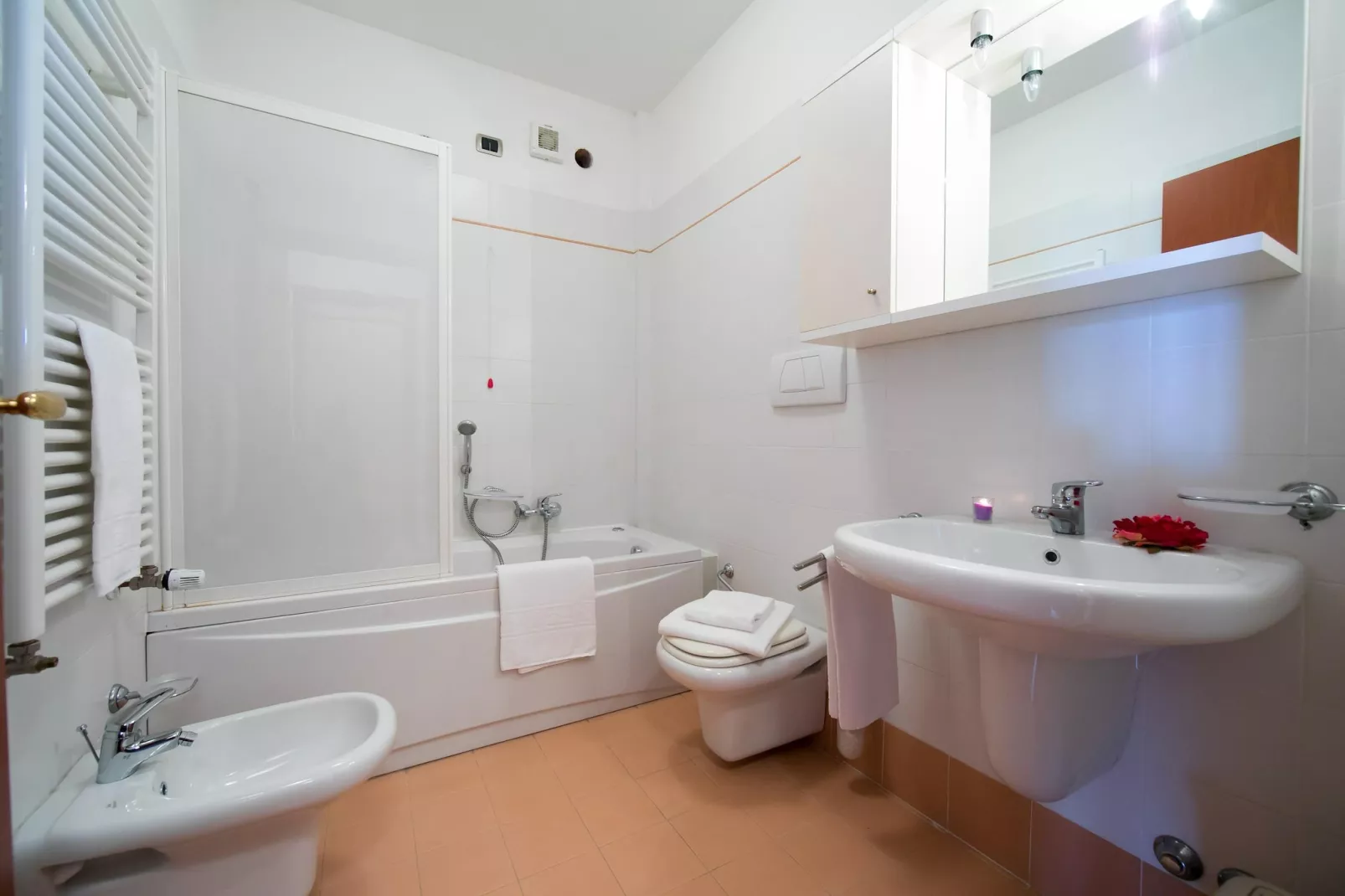 RESIDENCE PORTO LETIZIA - PALACE-2ROOM APT 6 PAX LAKE VIEW 8209 - P2LP6 - Badkamer