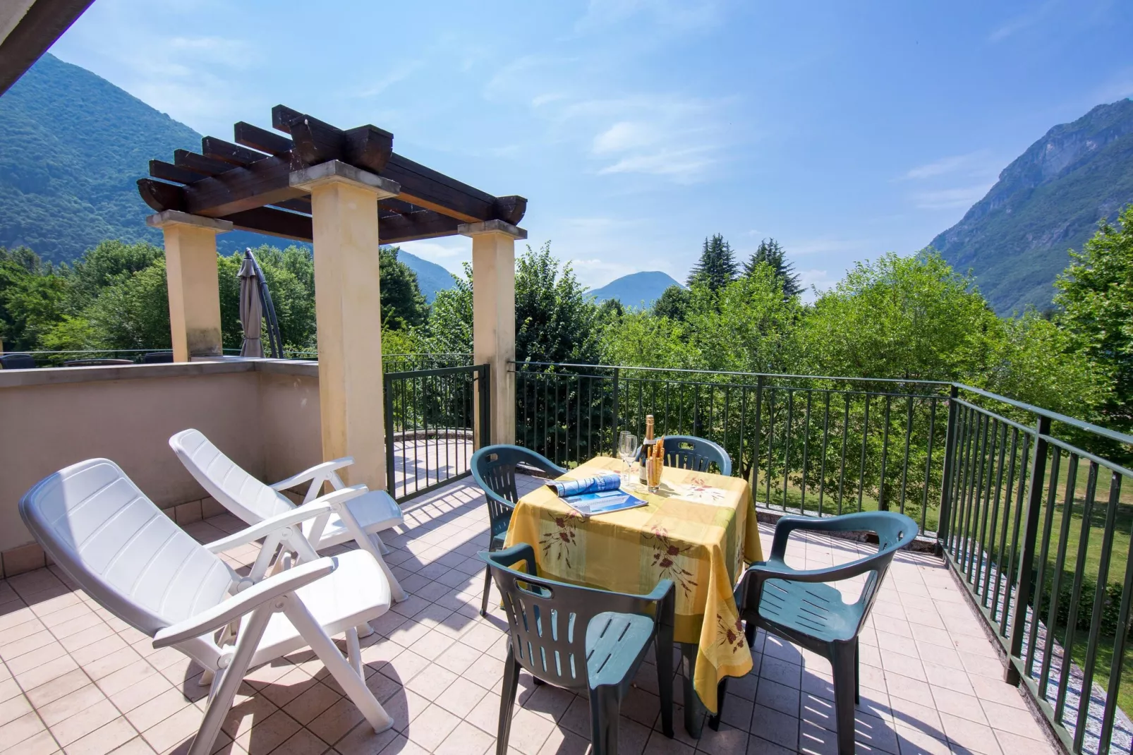 RESIDENCE PORTO LETIZIA - VILLAS-STUDIO 4 PAX VISTA LAGO PLUS 8213 - VSLP4 - Terrasbalkon