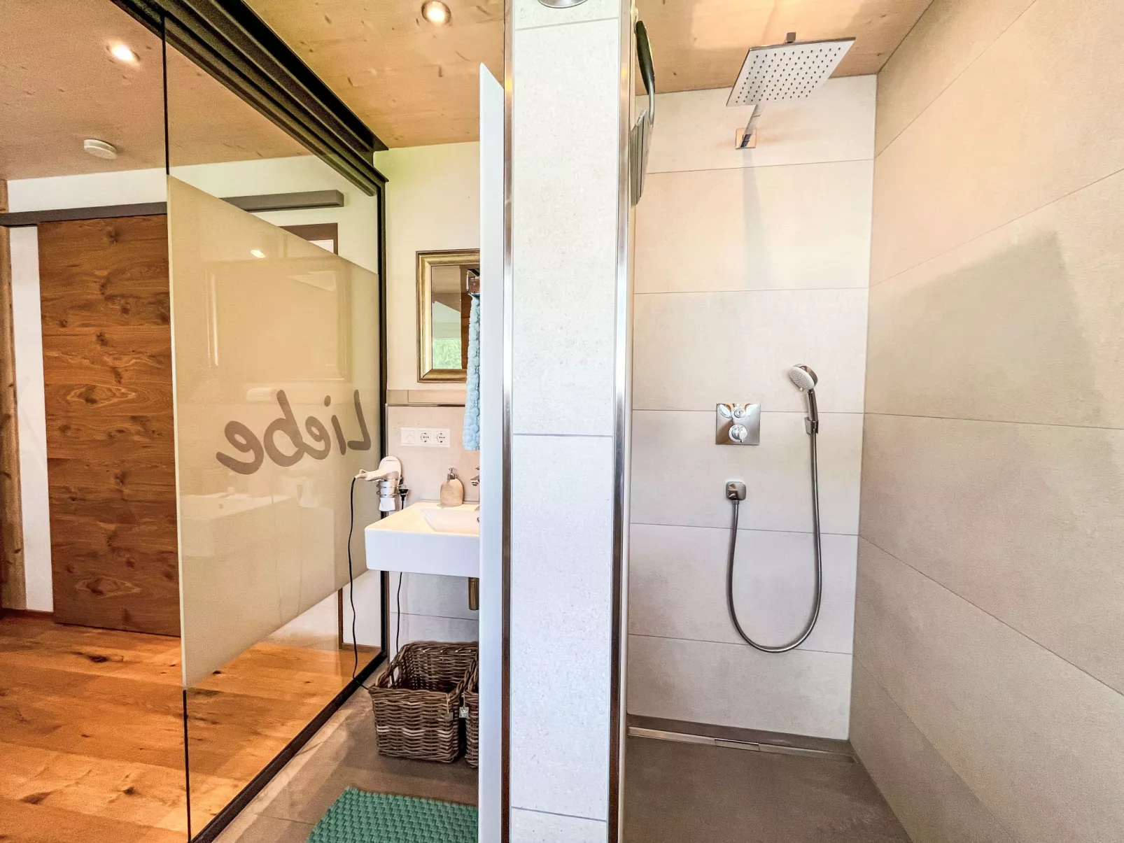 Kinast (HFT201)-Binnen