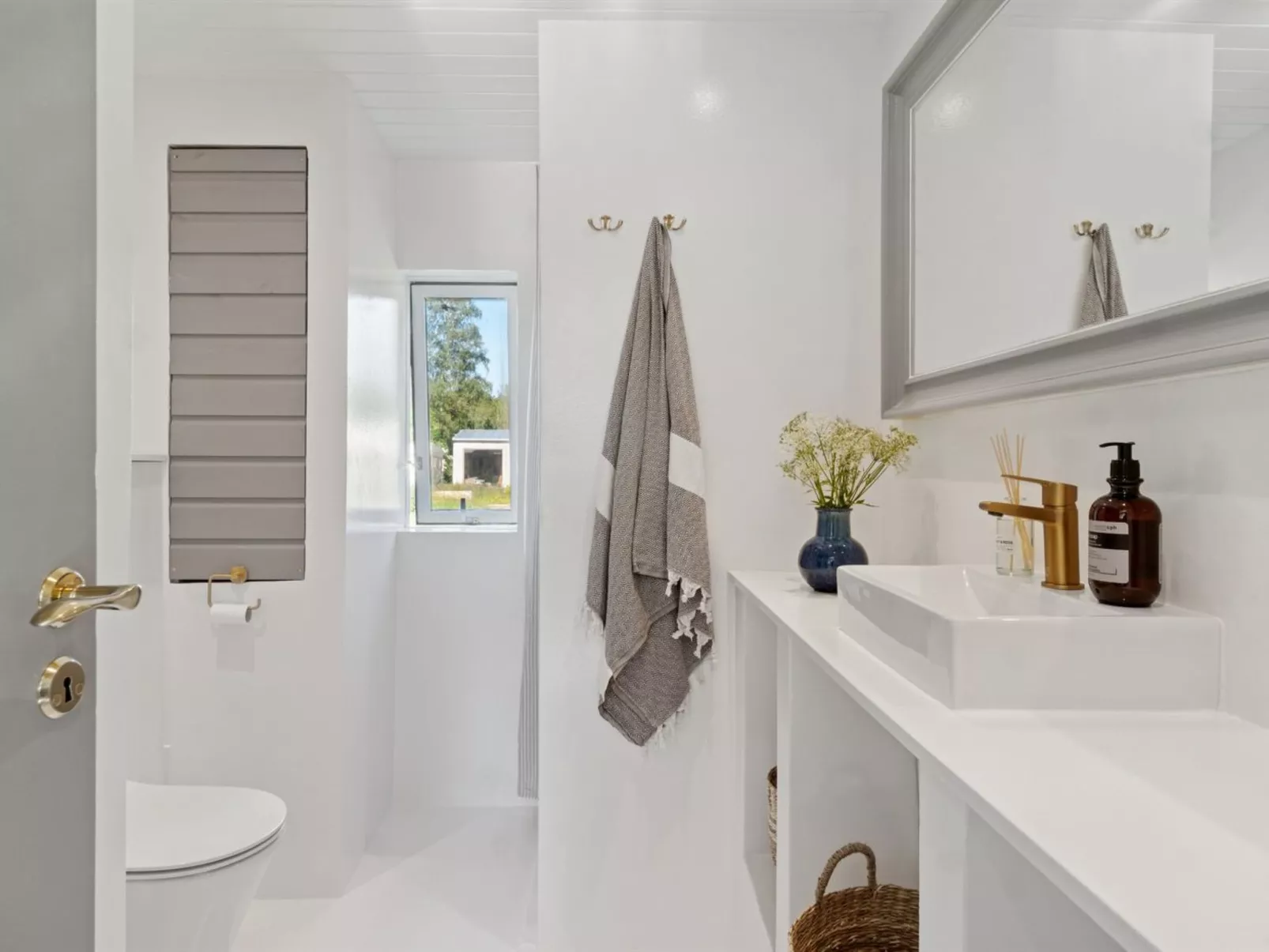 "Thrym" - 2.5km from the sea - Binnen