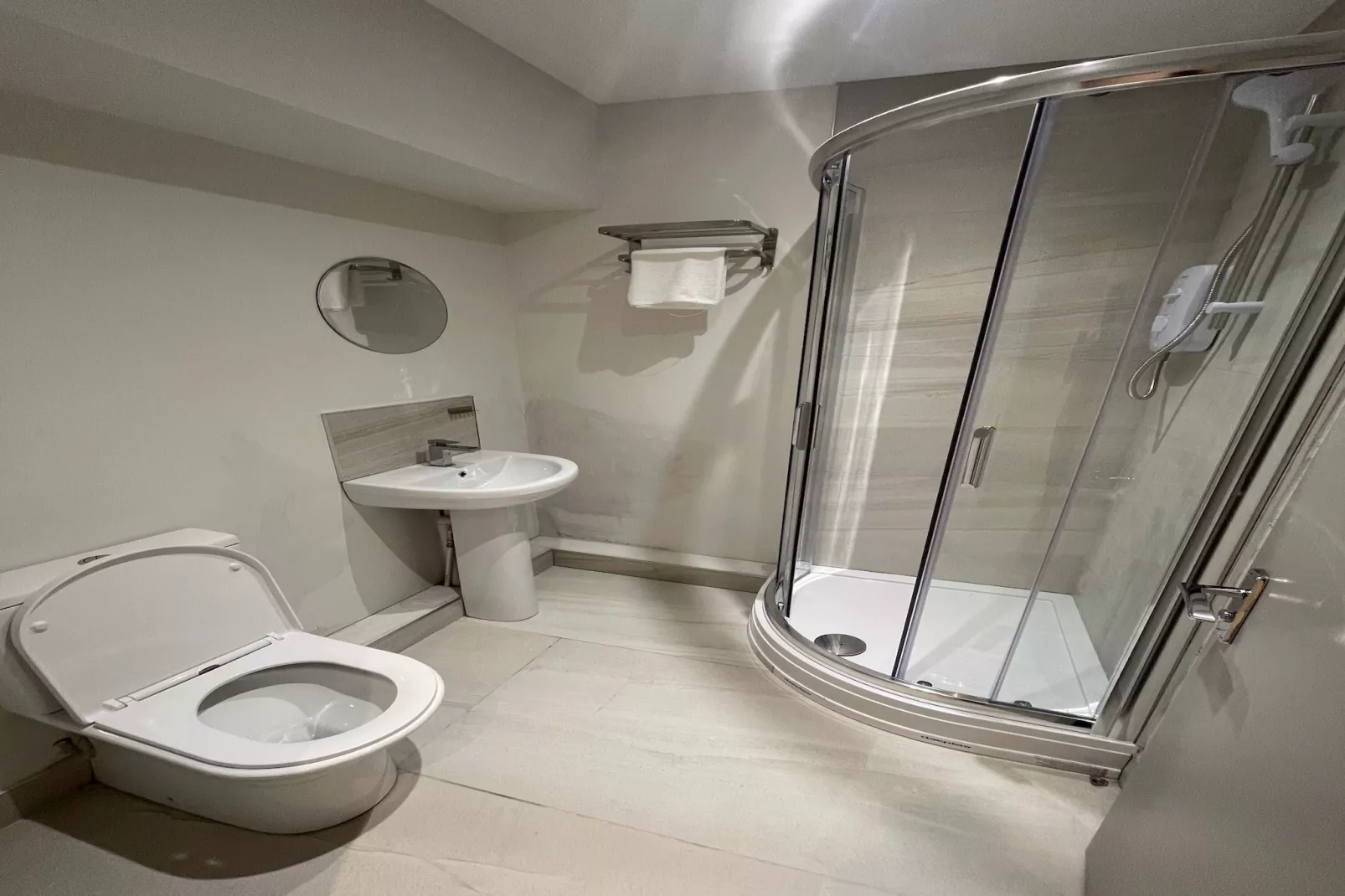 EN_MEH020_Superior Double Studio-Badkamer