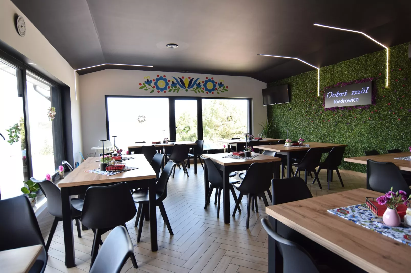 Apartament wakacyjny w Kiedrowicach dla max 6 osób-Parkfaciliteiten