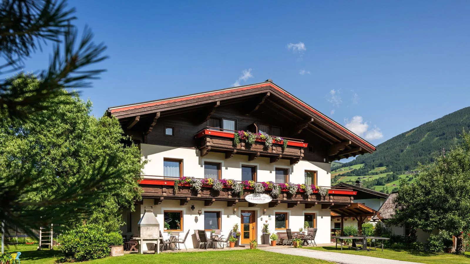 Mühlhof-Buitenkant zomer