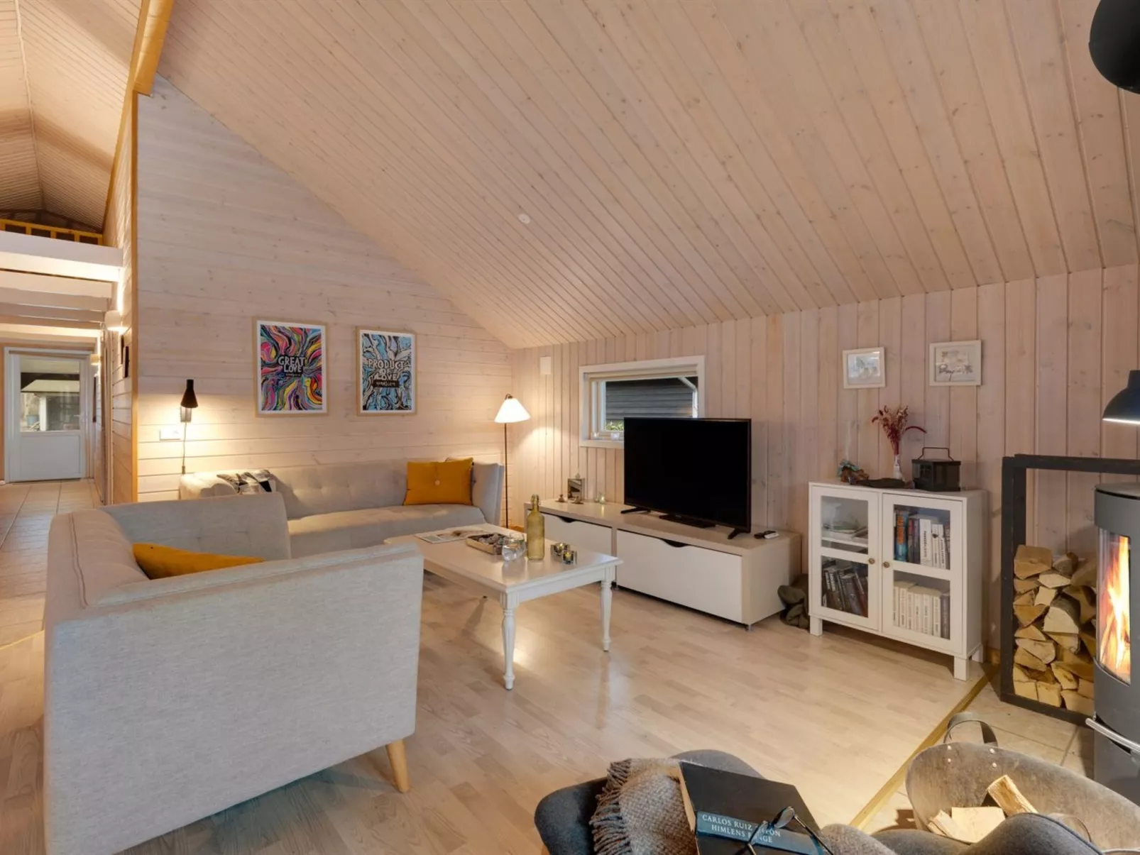 "Iorund" - 10km from the sea-Binnen