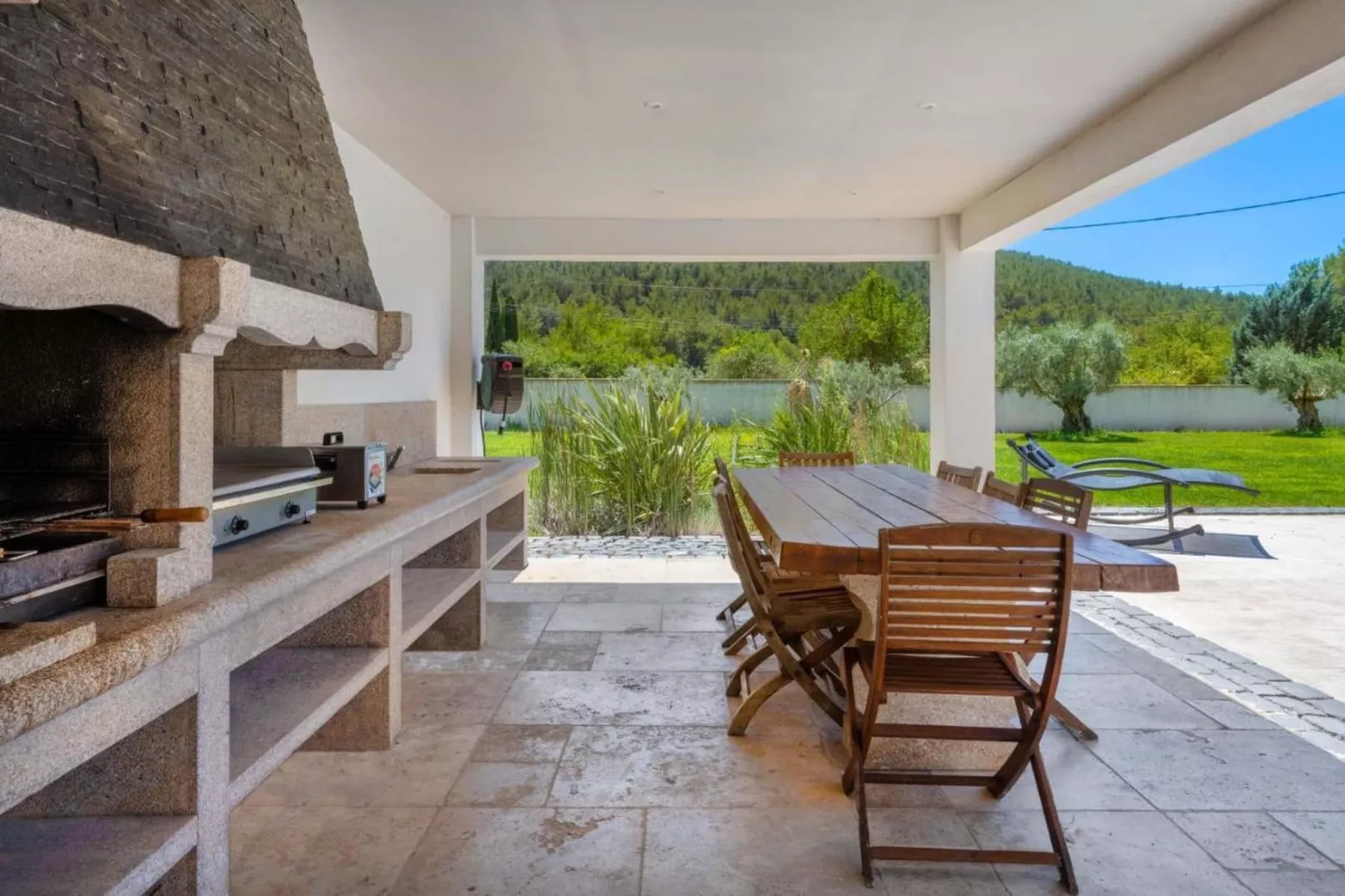 Villa avec piscine chauffée spa salle sport et cinéma-Terrasbalkon