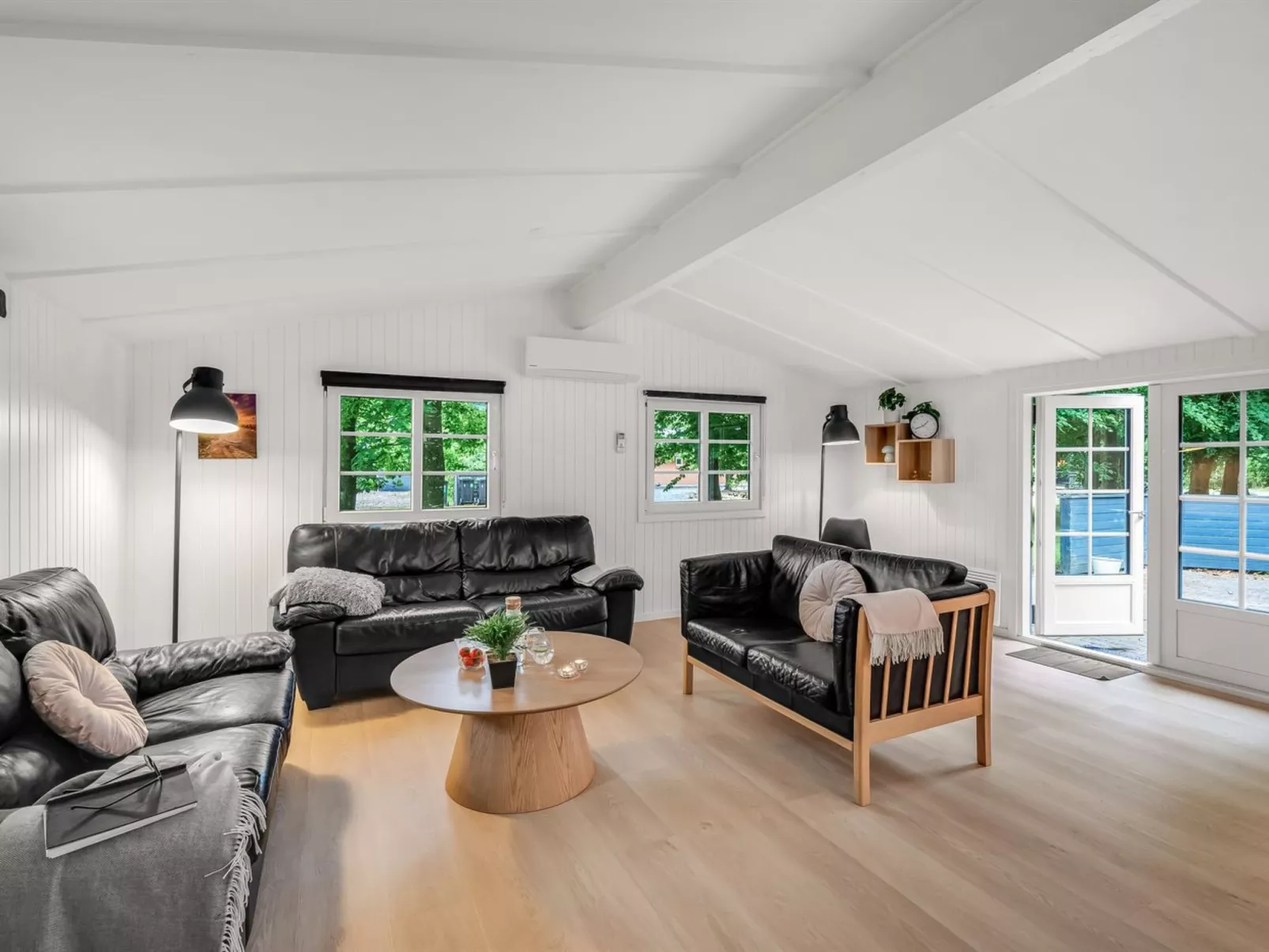 "Mena" - 10km from the sea-Binnen