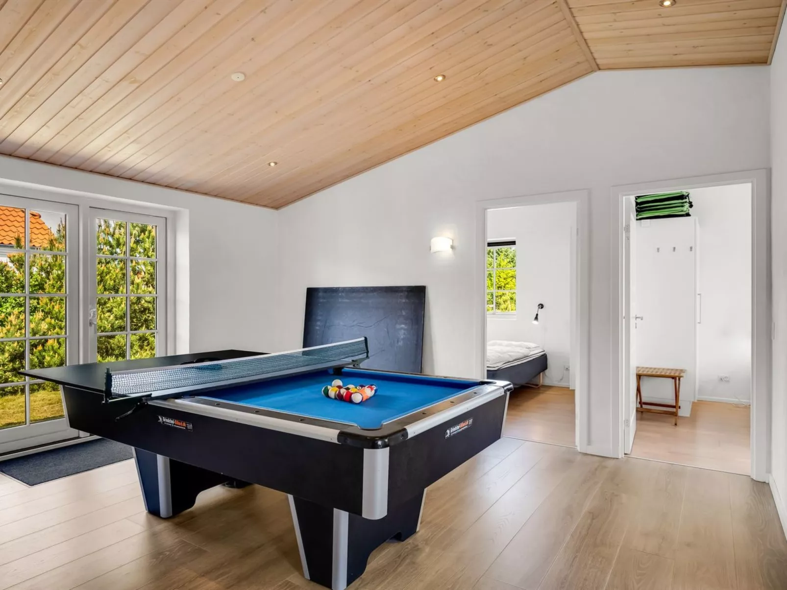 "Donco" - 3.2km from the sea - Binnen