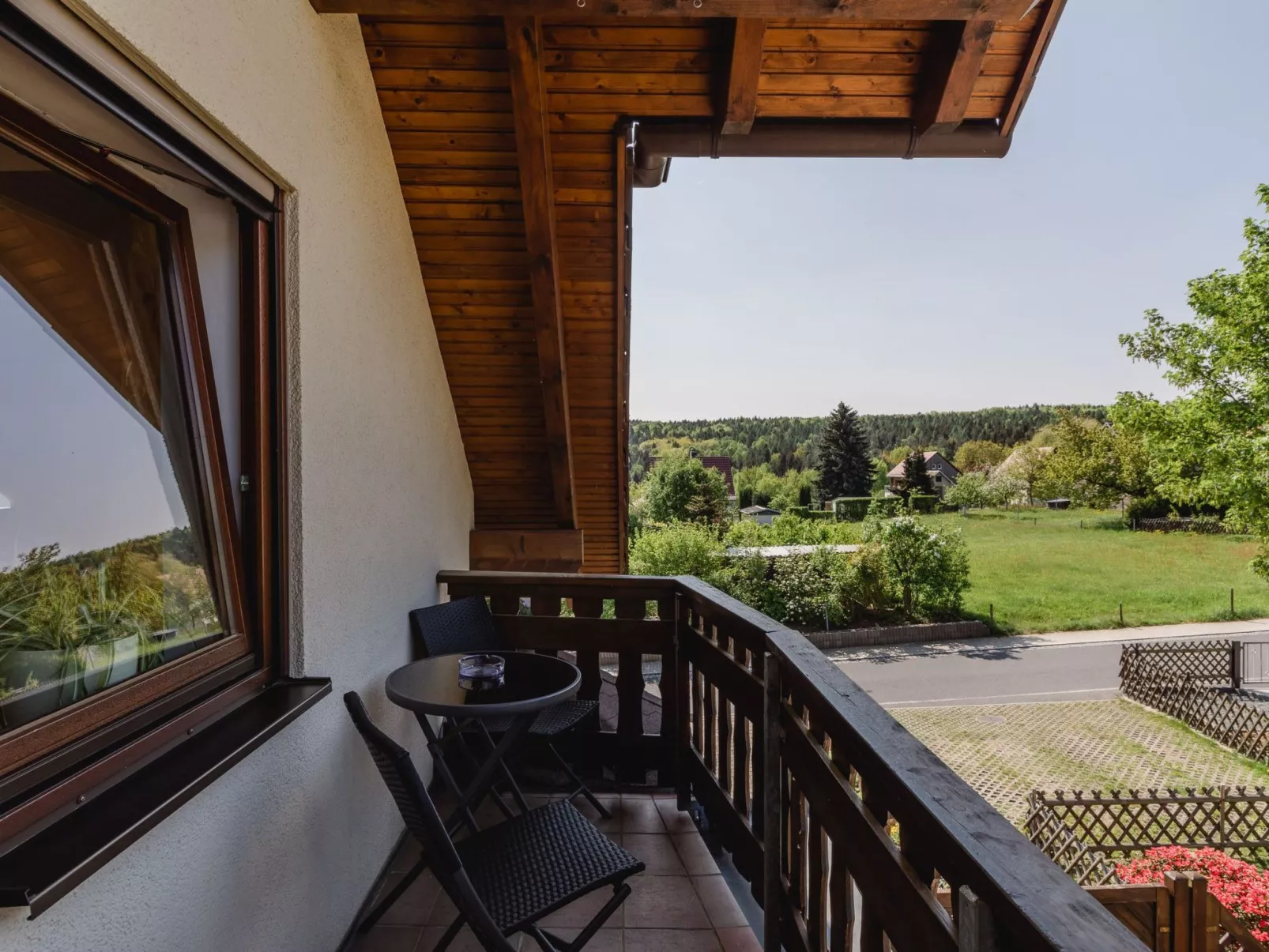 Mit Parkplatz und Fahrradunterstellmöglichkeit mit Balkon nah am Wald - Image-tags.info