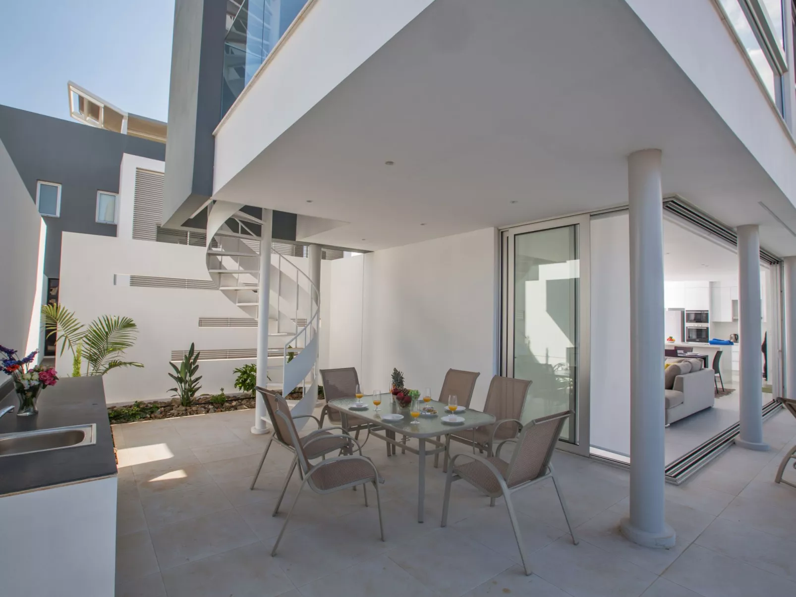 3-Schlafzimmer-Villa mit Pool, Dachgarten, Meerblick - Image-tags.info