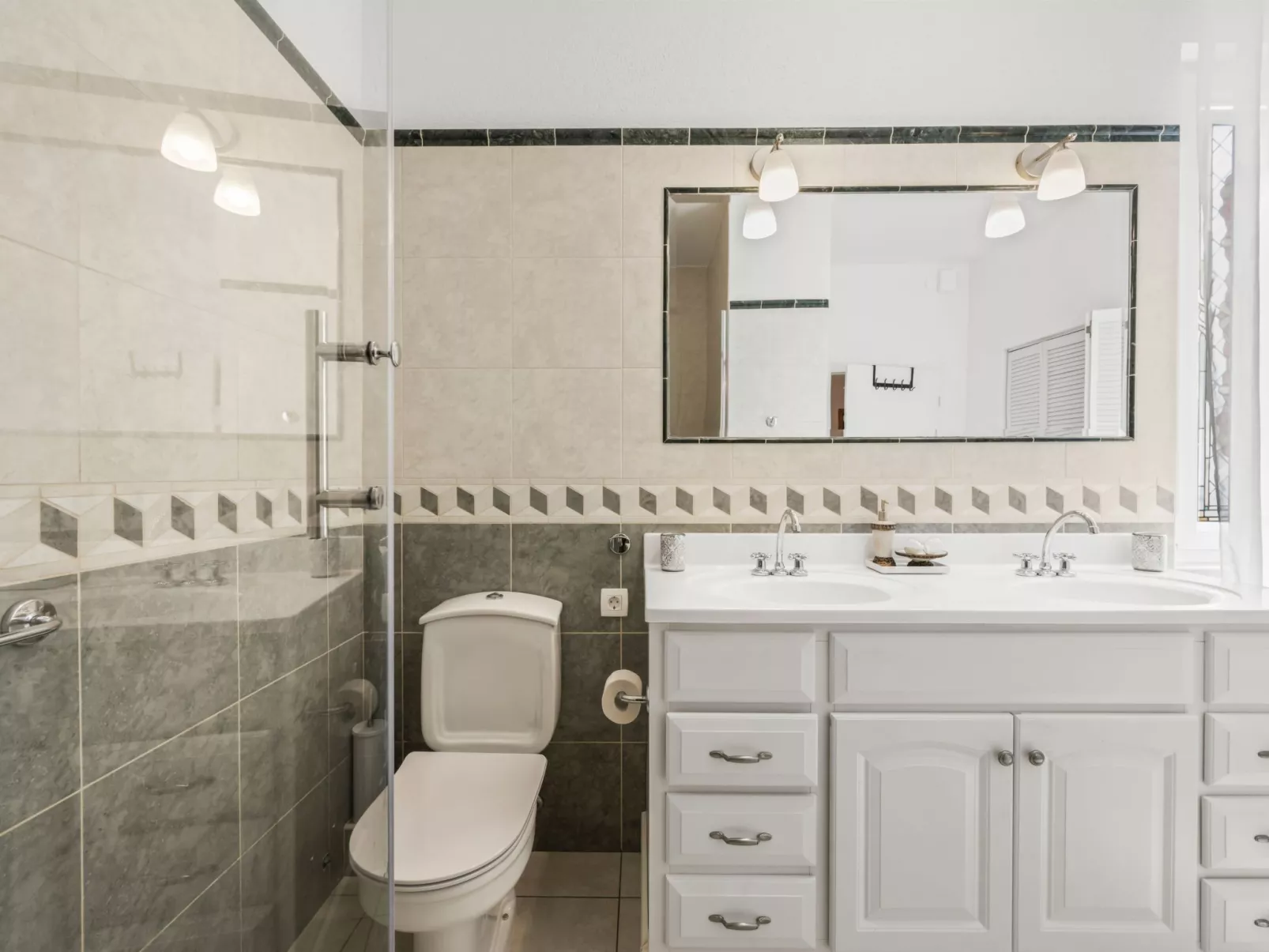 Villa Anna Varos - Image-tags.info