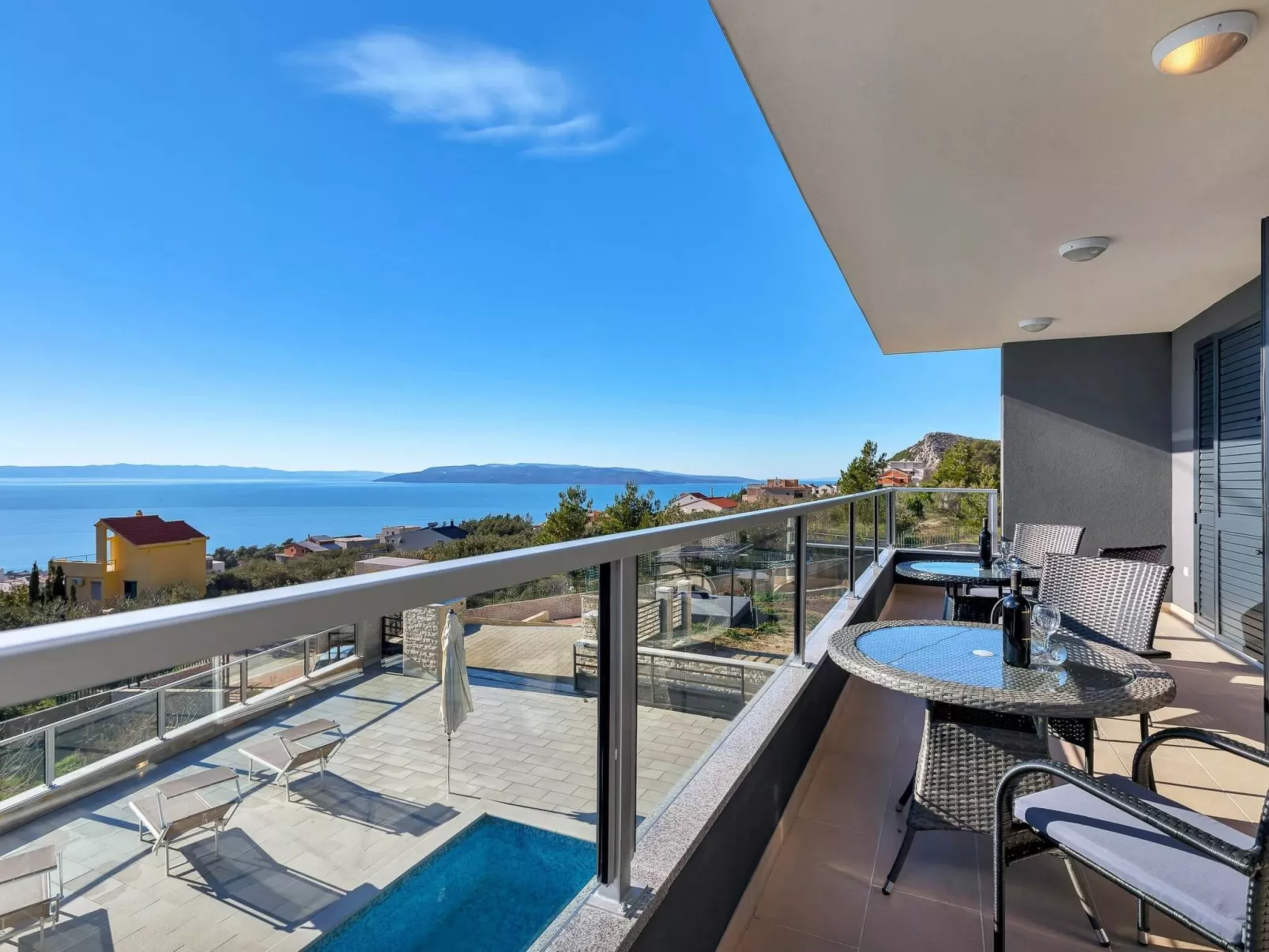 Villa Infinite mit Schwimmbad und Meerblick - Buiten